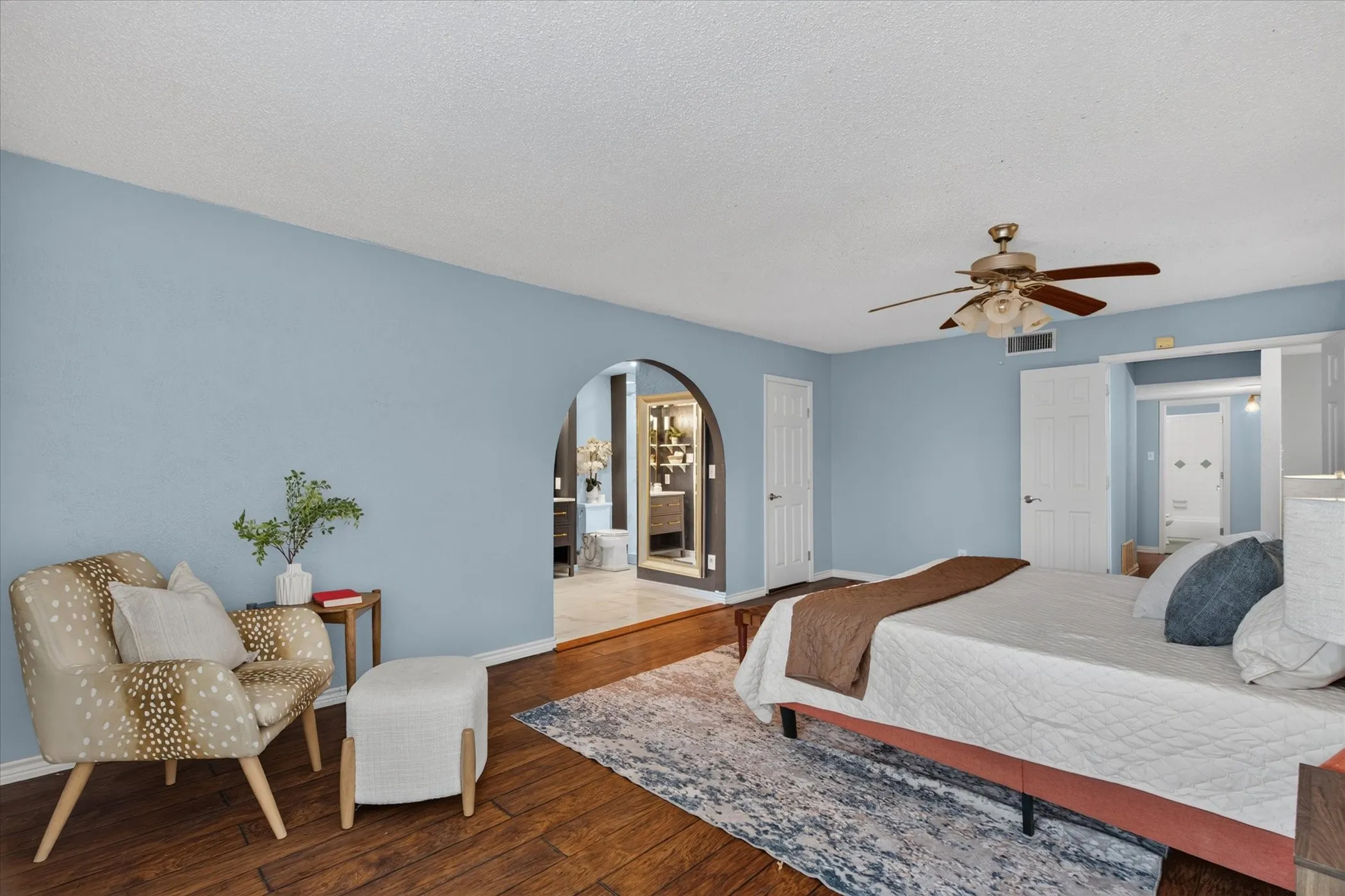 Single Family Residence For Sale in Tarrant County , 2801 Meandering Way, Bedford, Texas 76021, 3 Bedroom, 3 Bathroom, 2 Garage spaces, 2,269 Sqft, built in 1977, mls#21408456, Real Estate Agent in Bedford, Homes For Sale in Tarrant county, Homes For Sale in Bedford, Realtor in Bedford Texas, Real Estate Brokerage Independent Realty Texas, Luminita Cordes Realtor