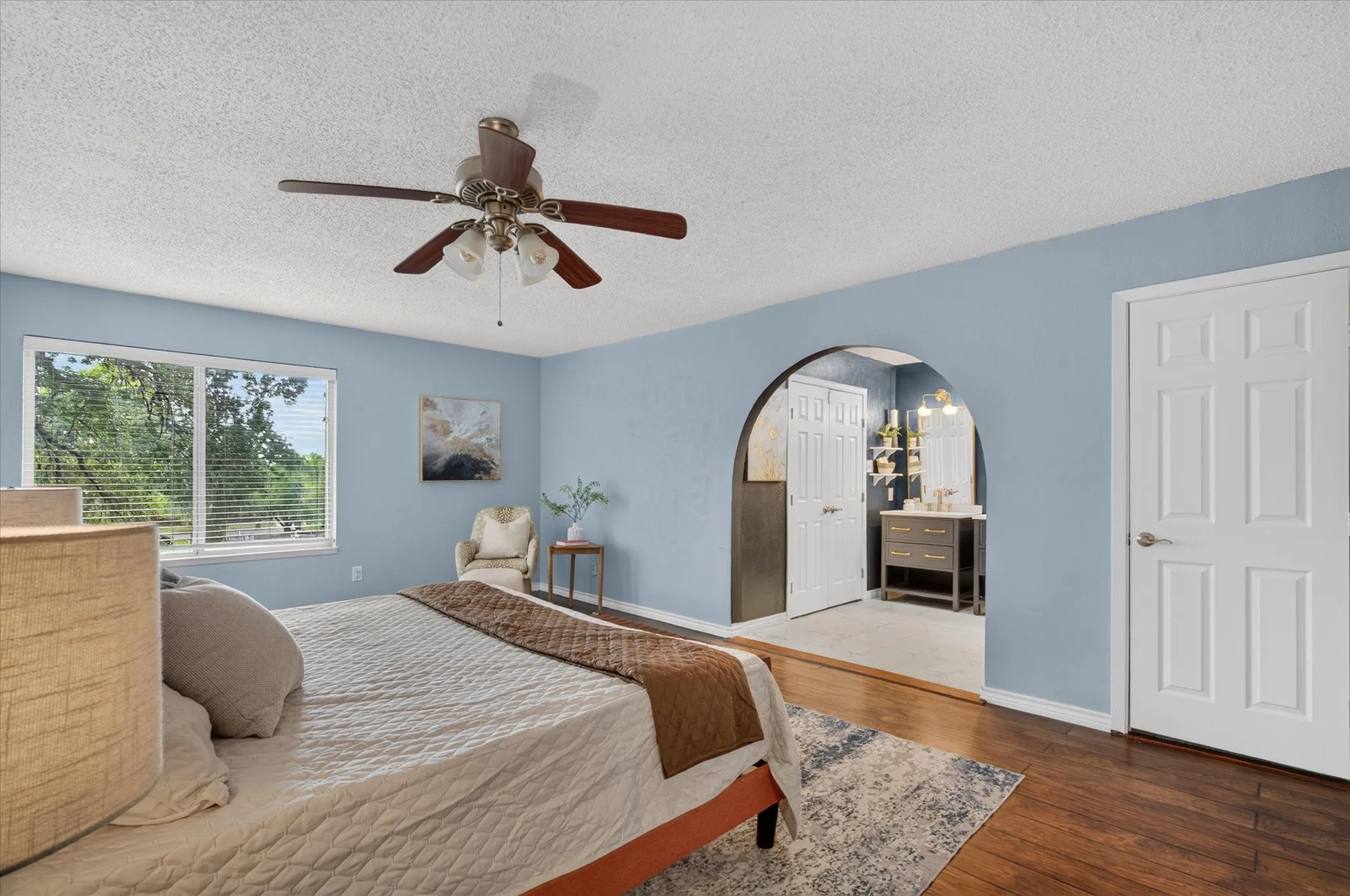 Single Family Residence For Sale in Tarrant County , 2801 Meandering Way, Bedford, Texas 76021, 3 Bedroom, 3 Bathroom, 2 Garage spaces, 2,269 Sqft, built in 1977, mls#21408456, Real Estate Agent in Bedford, Homes For Sale in Tarrant county, Homes For Sale in Bedford, Realtor in Bedford Texas, Real Estate Brokerage Independent Realty Texas, Luminita Cordes Realtor