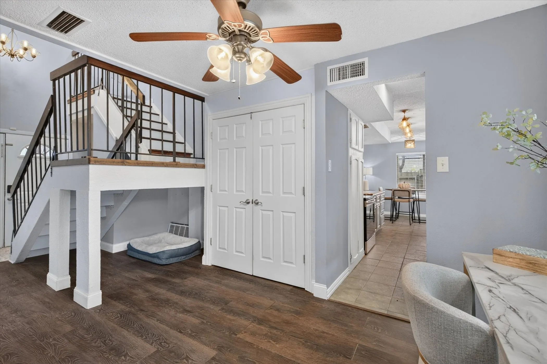 Single Family Residence For Sale in Tarrant County , 2801 Meandering Way, Bedford, Texas 76021, 3 Bedroom, 3 Bathroom, 2 Garage spaces, 2,269 Sqft, built in 1977, mls#21408456, Real Estate Agent in Bedford, Homes For Sale in Tarrant county, Homes For Sale in Bedford, Realtor in Bedford Texas, Real Estate Brokerage Independent Realty Texas, Luminita Cordes Realtor