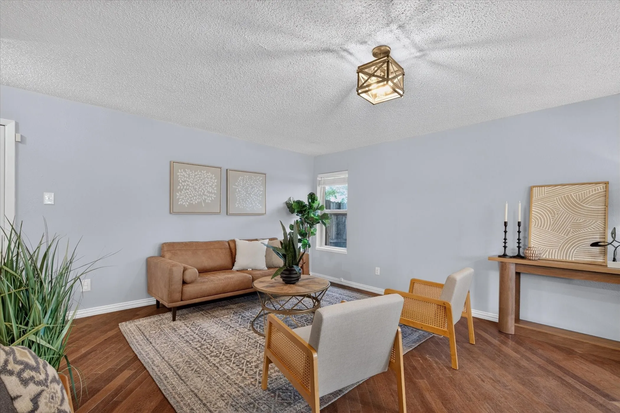 Single Family Residence For Sale in Tarrant County , 2801 Meandering Way, Bedford, Texas 76021, 3 Bedroom, 3 Bathroom, 2 Garage spaces, 2,269 Sqft, built in 1977, mls#21408456, Real Estate Agent in Bedford, Homes For Sale in Tarrant county, Homes For Sale in Bedford, Realtor in Bedford Texas, Real Estate Brokerage Independent Realty Texas, Luminita Cordes Realtor