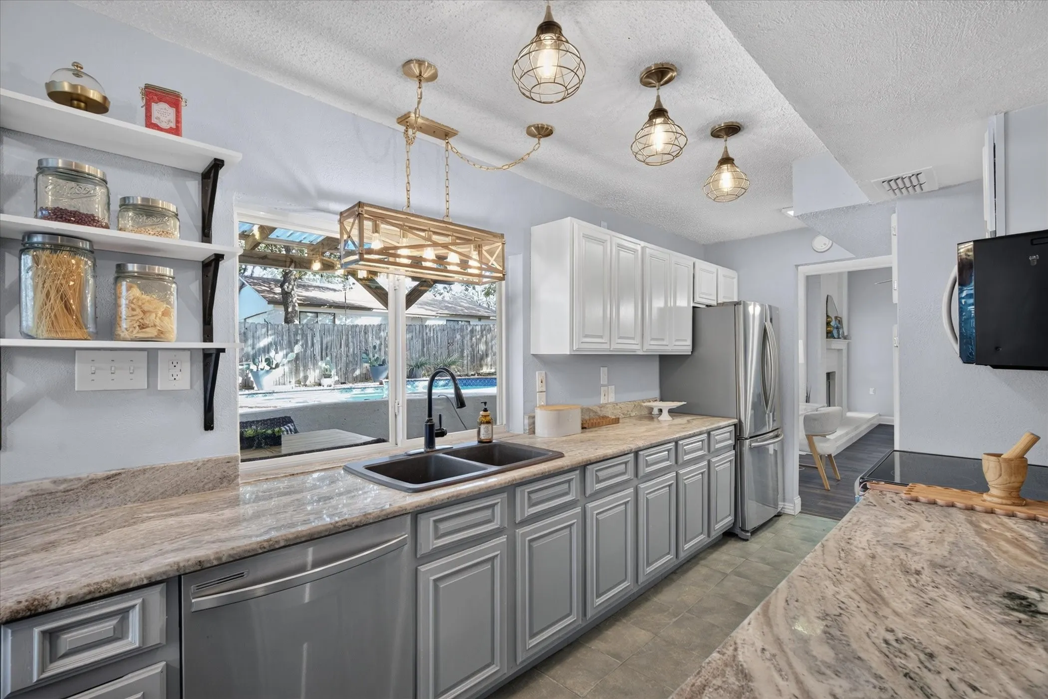 Single Family Residence For Sale in Tarrant County , 2801 Meandering Way, Bedford, Texas 76021, 3 Bedroom, 3 Bathroom, 2 Garage spaces, 2,269 Sqft, built in 1977, mls#21408456, Real Estate Agent in Bedford, Homes For Sale in Tarrant county, Homes For Sale in Bedford, Realtor in Bedford Texas, Real Estate Brokerage Independent Realty Texas, Luminita Cordes Realtor