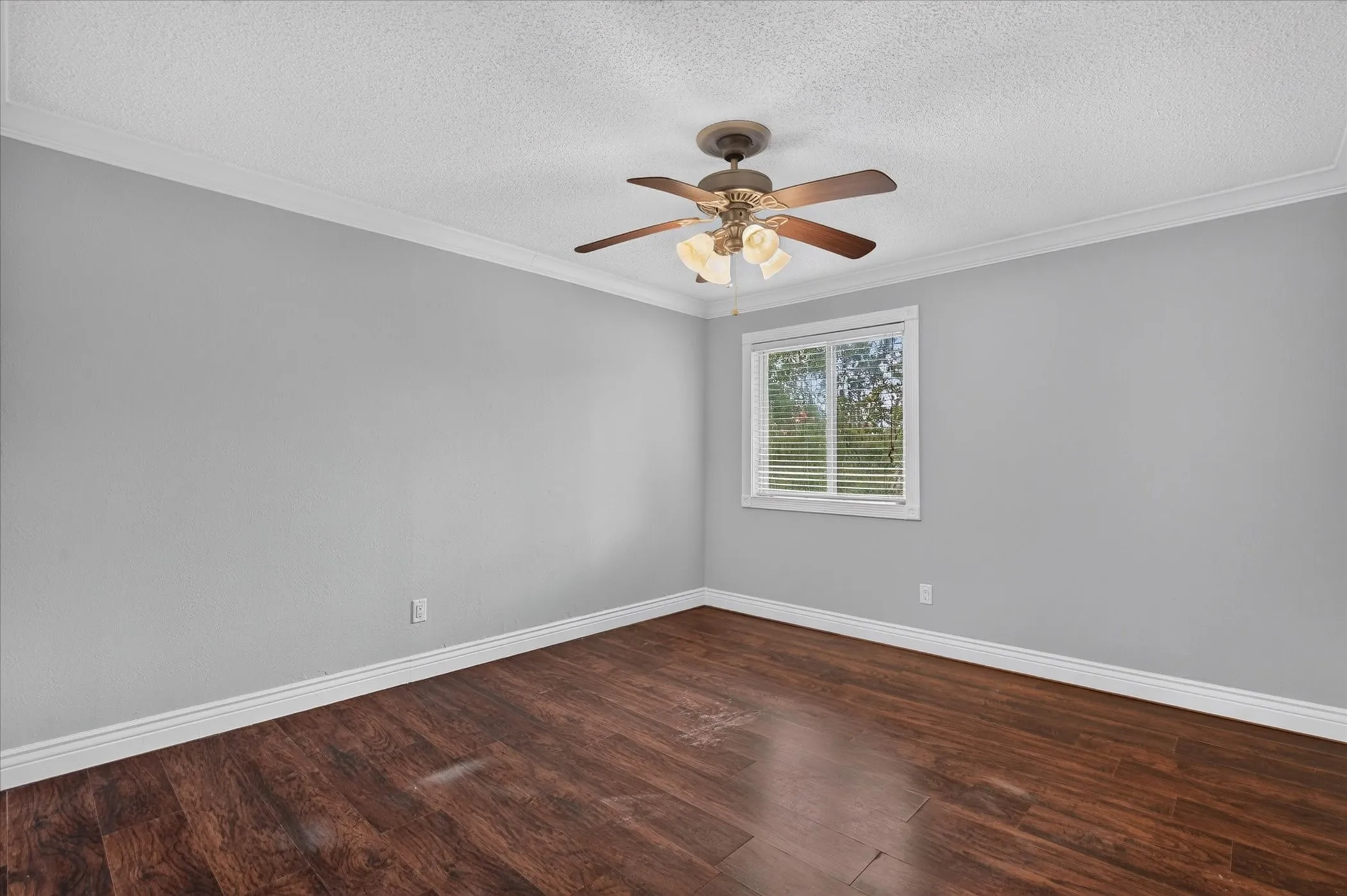 Single Family Residence For Sale in Tarrant County , 2801 Meandering Way, Bedford, Texas 76021, 3 Bedroom, 3 Bathroom, 2 Garage spaces, 2,269 Sqft, built in 1977, mls#21408456, Real Estate Agent in Bedford, Homes For Sale in Tarrant county, Homes For Sale in Bedford, Realtor in Bedford Texas, Real Estate Brokerage Independent Realty Texas, Luminita Cordes Realtor