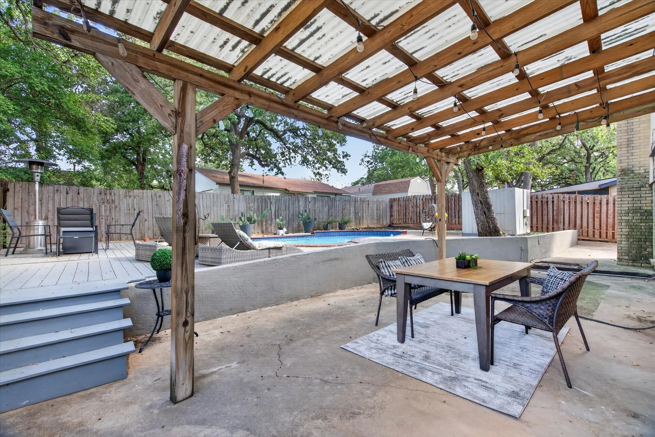 Single Family Residence For Sale in Tarrant County , 2801 Meandering Way, Bedford, Texas 76021, 3 Bedroom, 3 Bathroom, 2 Garage spaces, 2,269 Sqft, built in 1977, mls#21408456, Real Estate Agent in Bedford, Homes For Sale in Tarrant county, Homes For Sale in Bedford, Realtor in Bedford Texas, Real Estate Brokerage Independent Realty Texas, Luminita Cordes Realtor