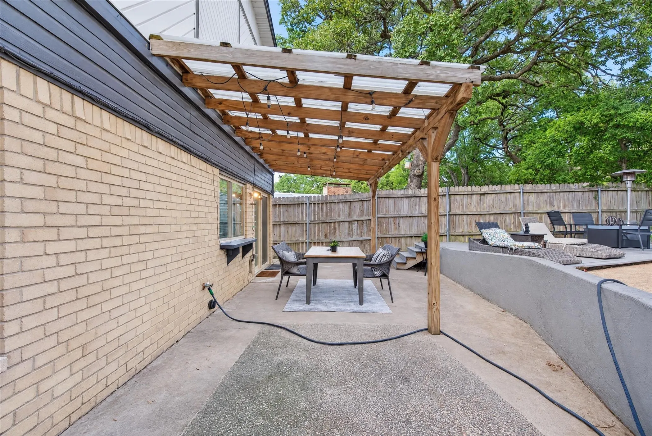 Single Family Residence For Sale in Tarrant County , 2801 Meandering Way, Bedford, Texas 76021, 3 Bedroom, 3 Bathroom, 2 Garage spaces, 2,269 Sqft, built in 1977, mls#21408456, Real Estate Agent in Bedford, Homes For Sale in Tarrant county, Homes For Sale in Bedford, Realtor in Bedford Texas, Real Estate Brokerage Independent Realty Texas, Luminita Cordes Realtor