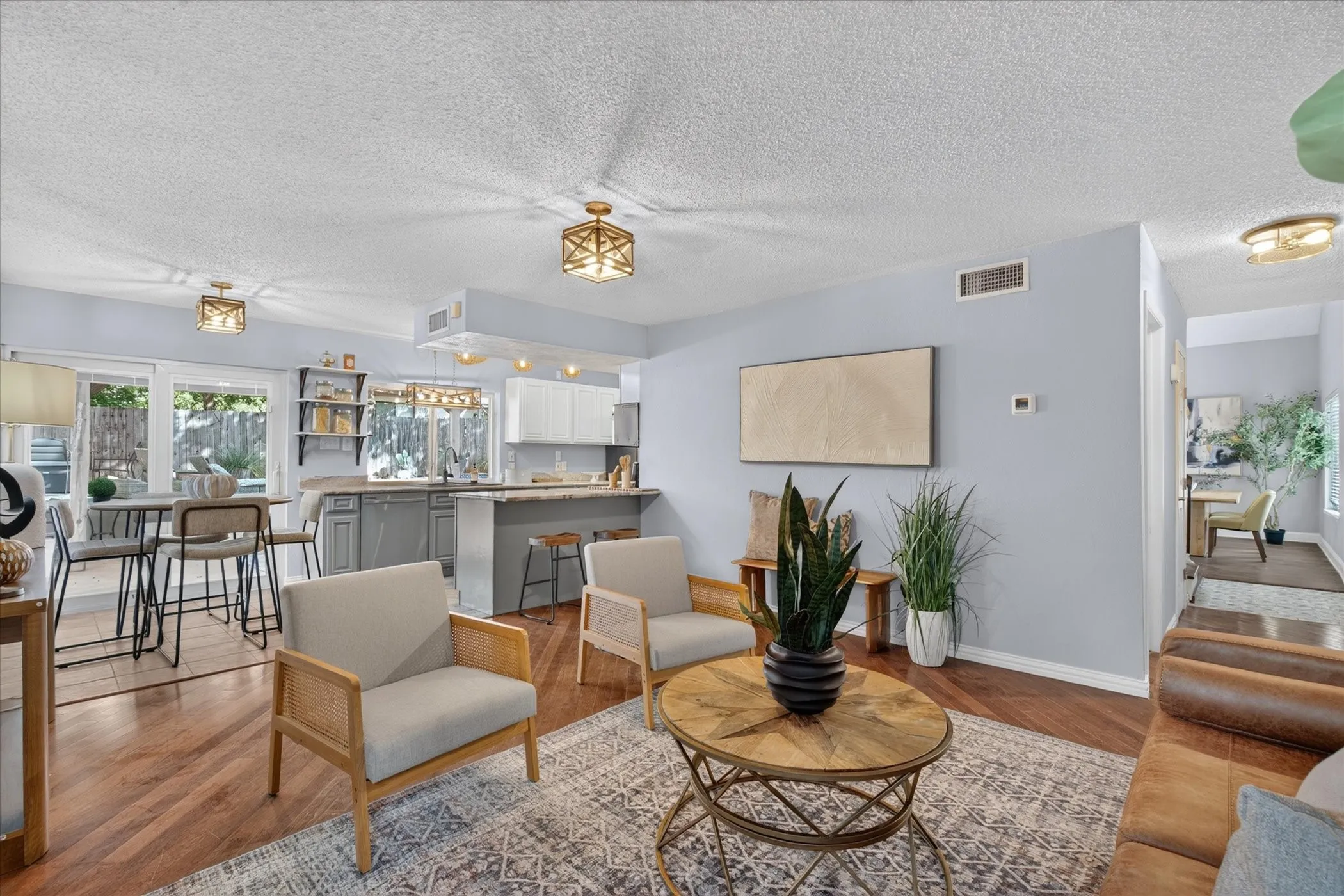 Single Family Residence For Sale in Tarrant County , 2801 Meandering Way, Bedford, Texas 76021, 3 Bedroom, 3 Bathroom, 2 Garage spaces, 2,269 Sqft, built in 1977, mls#21408456, Real Estate Agent in Bedford, Homes For Sale in Tarrant county, Homes For Sale in Bedford, Realtor in Bedford Texas, Real Estate Brokerage Independent Realty Texas, Luminita Cordes Realtor