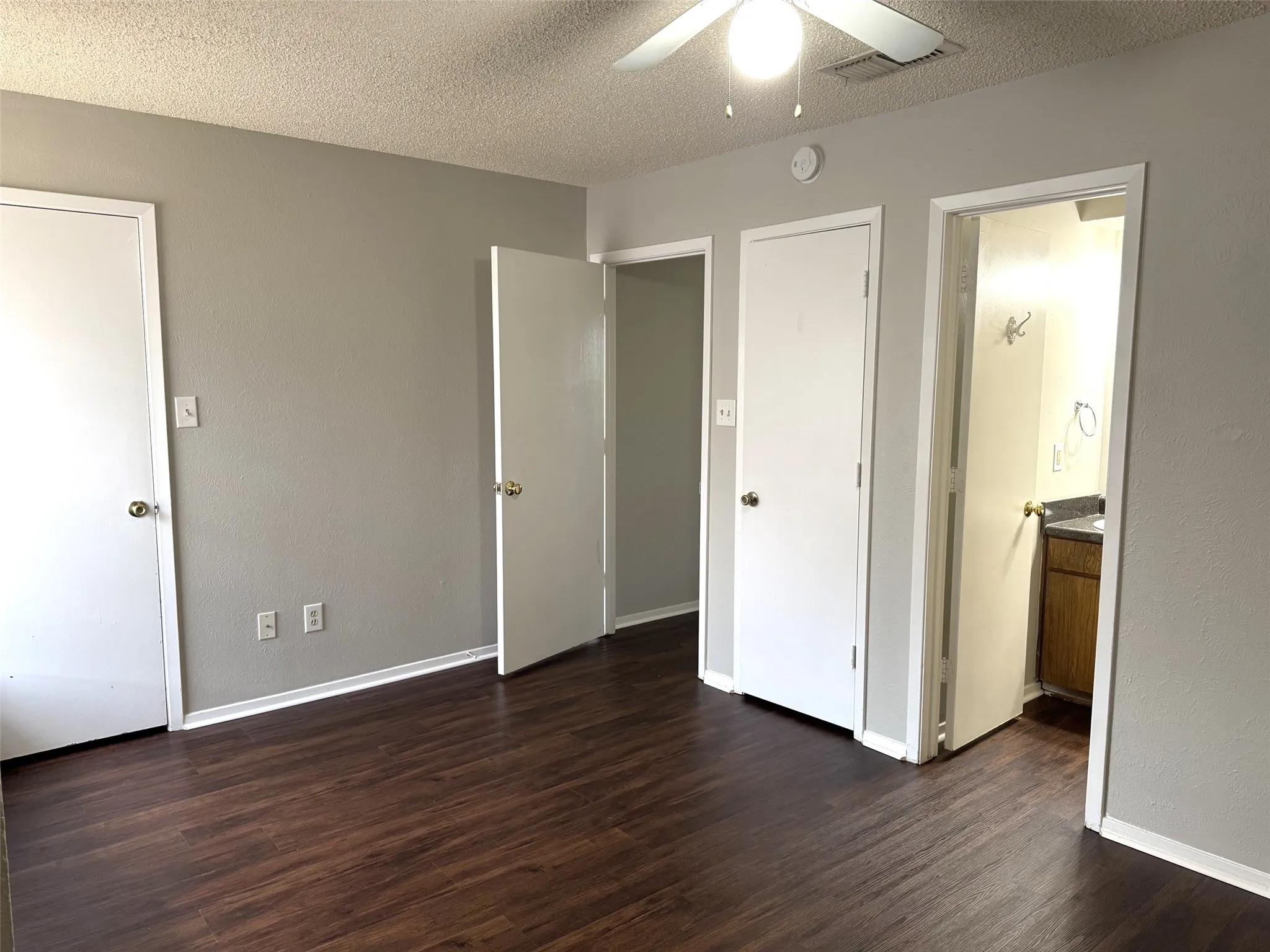 Townhouse For Rent in Denton County , 1131 Dallas Drive, Denton, Texas 76205, 2 Bedroom, 3 Bathroom, Garage spaces, 1,102 Sqft, built in 1982, mls#21410361, Real Estate Agent in Denton, Homes For Rent in Denton county, Homes For Rent in Denton, Realtor in Denton Texas, Real Estate Brokerage Independent Realty Texas, Luminita Cordes Realtor