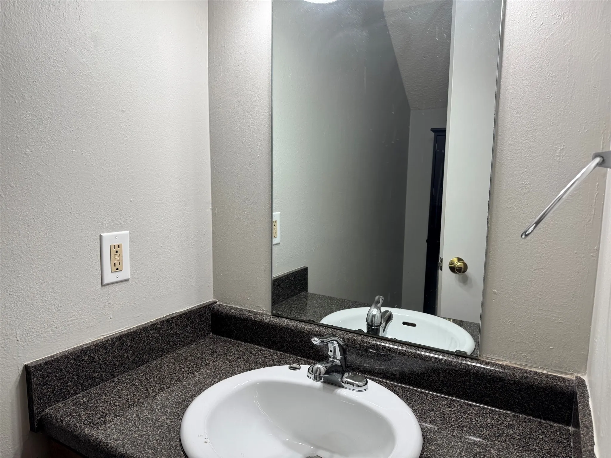 Townhouse For Rent in Denton County , 1131 Dallas Drive, Denton, Texas 76205, 2 Bedroom, 3 Bathroom, Garage spaces, 1,102 Sqft, built in 1982, mls#21410361, Real Estate Agent in Denton, Homes For Rent in Denton county, Homes For Rent in Denton, Realtor in Denton Texas, Real Estate Brokerage Independent Realty Texas, Luminita Cordes Realtor