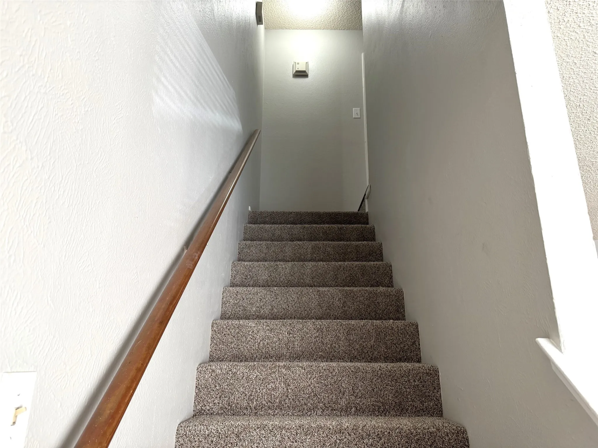 Townhouse For Rent in Denton County , 1131 Dallas Drive, Denton, Texas 76205, 2 Bedroom, 3 Bathroom, Garage spaces, 1,102 Sqft, built in 1982, mls#21410361, Real Estate Agent in Denton, Homes For Rent in Denton county, Homes For Rent in Denton, Realtor in Denton Texas, Real Estate Brokerage Independent Realty Texas, Luminita Cordes Realtor