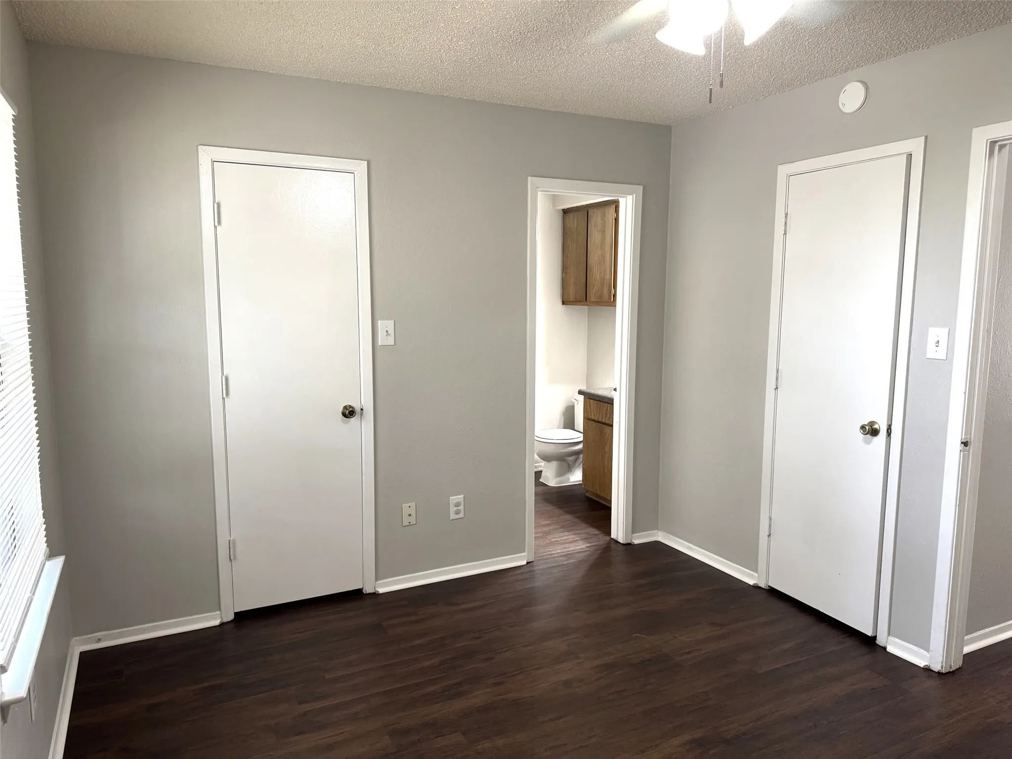 Townhouse For Rent in Denton County , 1131 Dallas Drive, Denton, Texas 76205, 2 Bedroom, 3 Bathroom, Garage spaces, 1,102 Sqft, built in 1982, mls#21410361, Real Estate Agent in Denton, Homes For Rent in Denton county, Homes For Rent in Denton, Realtor in Denton Texas, Real Estate Brokerage Independent Realty Texas, Luminita Cordes Realtor