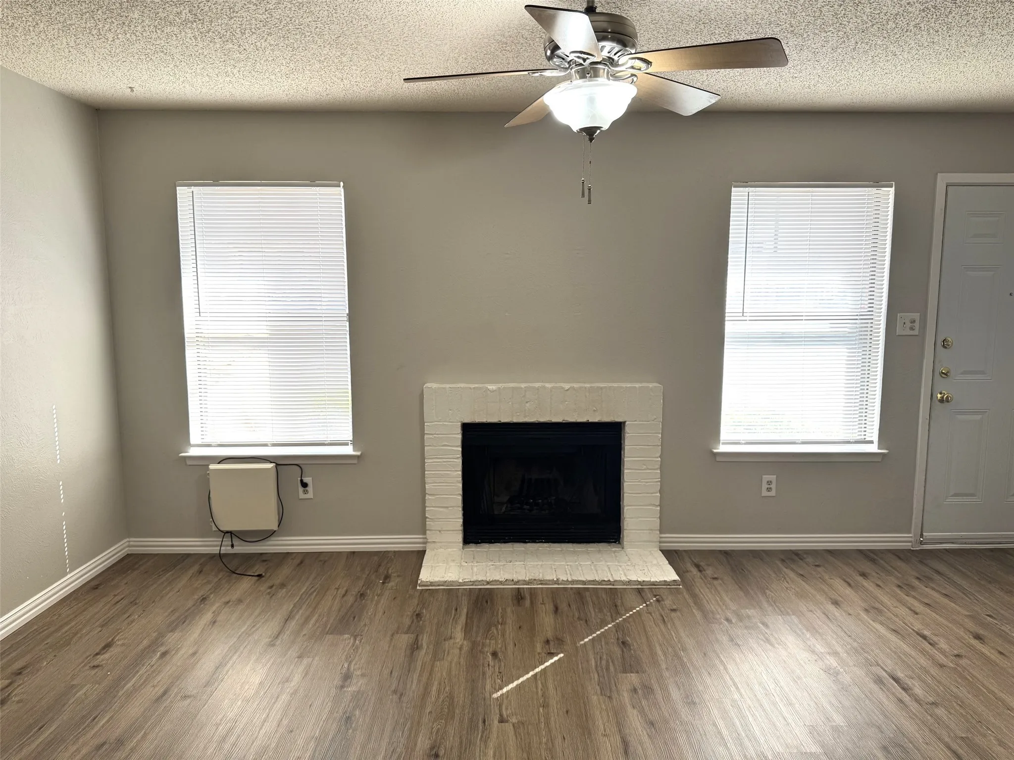 Townhouse For Rent in Denton County , 1131 Dallas Drive, Denton, Texas 76205, 2 Bedroom, 3 Bathroom, Garage spaces, 1,102 Sqft, built in 1982, mls#21410361, Real Estate Agent in Denton, Homes For Rent in Denton county, Homes For Rent in Denton, Realtor in Denton Texas, Real Estate Brokerage Independent Realty Texas, Luminita Cordes Realtor