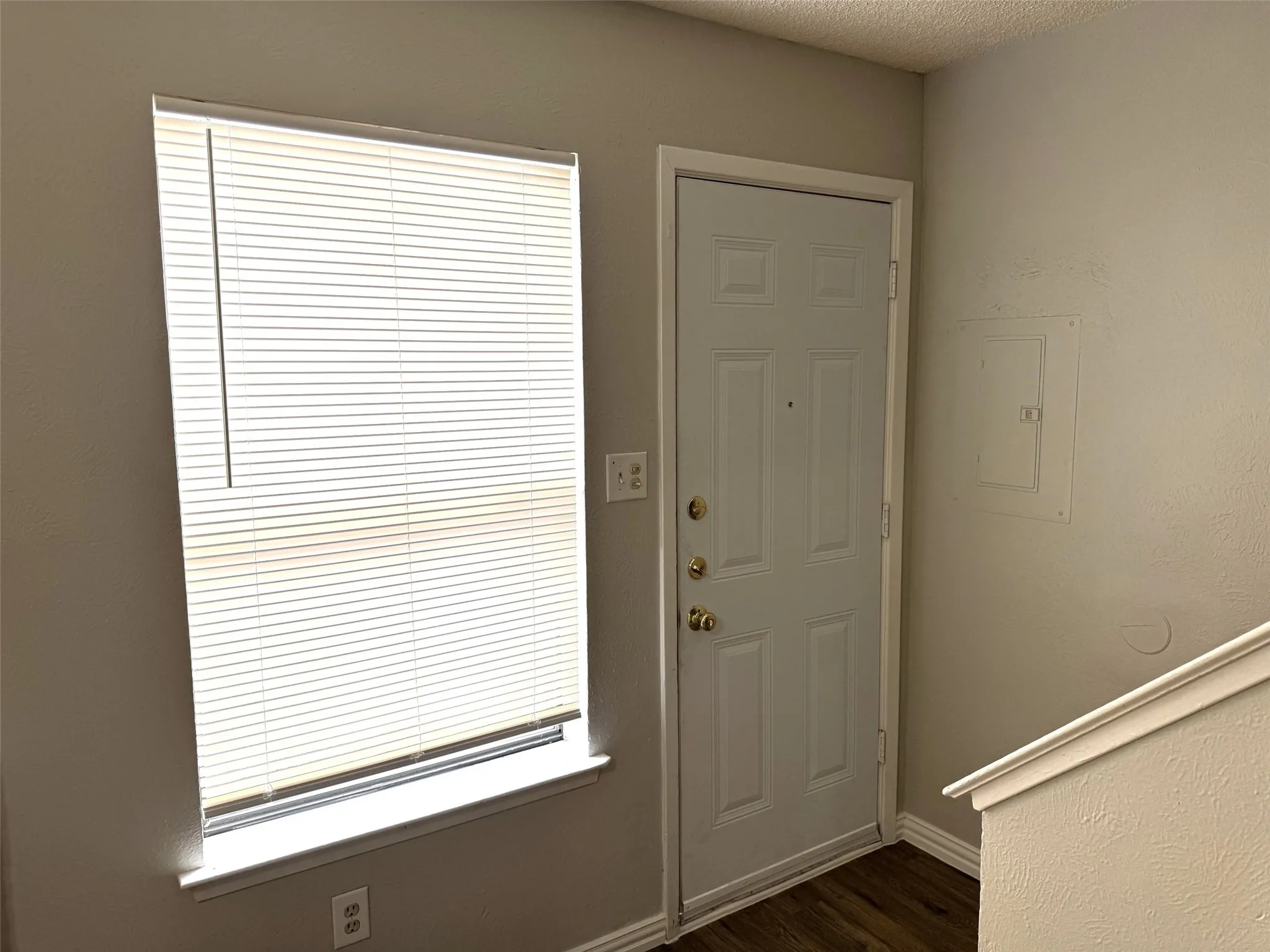 Townhouse For Rent in Denton County , 1131 Dallas Drive, Denton, Texas 76205, 2 Bedroom, 3 Bathroom, Garage spaces, 1,102 Sqft, built in 1982, mls#21410361, Real Estate Agent in Denton, Homes For Rent in Denton county, Homes For Rent in Denton, Realtor in Denton Texas, Real Estate Brokerage Independent Realty Texas, Luminita Cordes Realtor