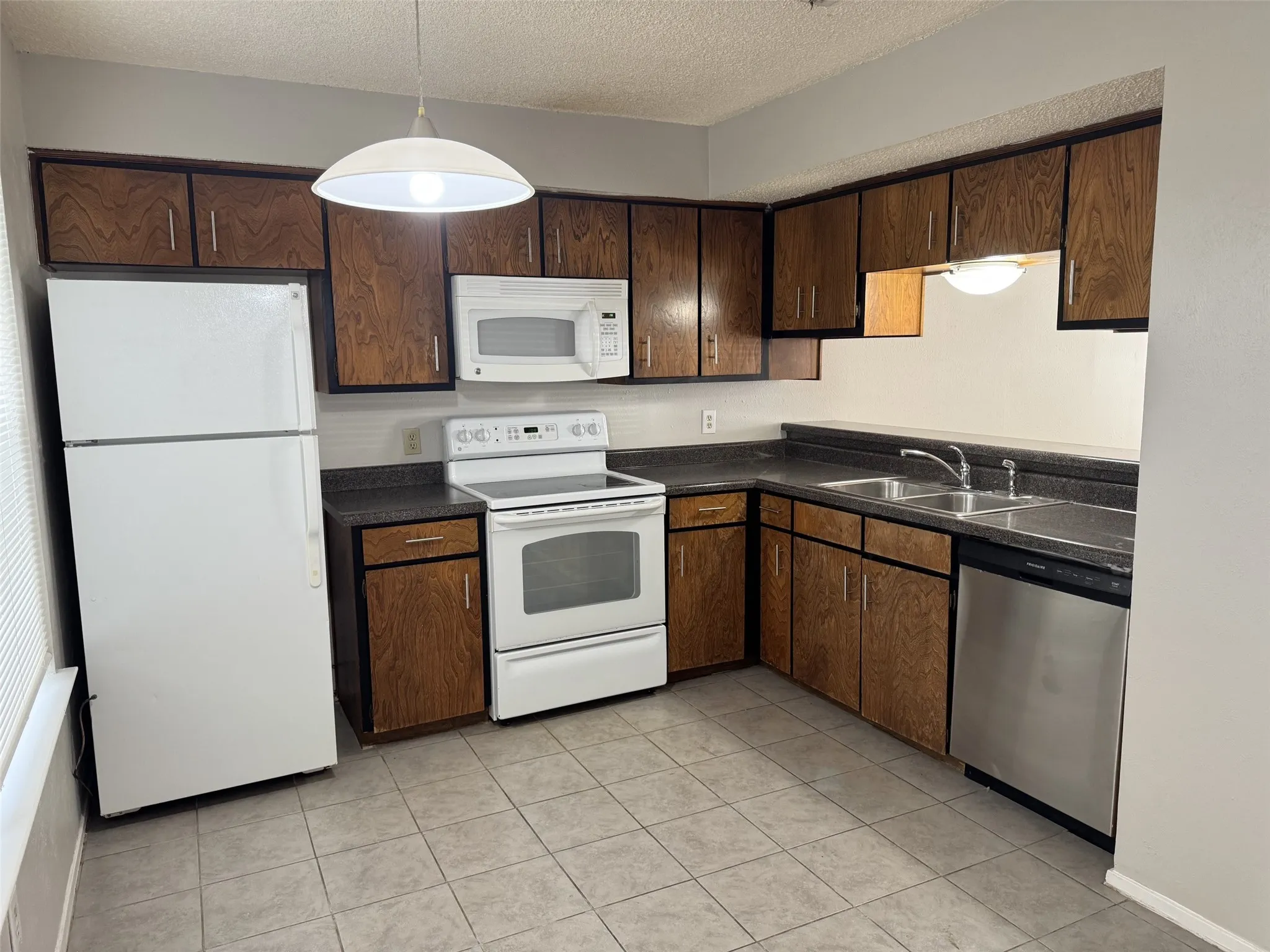 Townhouse For Rent in Denton County , 1131 Dallas Drive, Denton, Texas 76205, 2 Bedroom, 3 Bathroom, Garage spaces, 1,102 Sqft, built in 1982, mls#21410361, Real Estate Agent in Denton, Homes For Rent in Denton county, Homes For Rent in Denton, Realtor in Denton Texas, Real Estate Brokerage Independent Realty Texas, Luminita Cordes Realtor