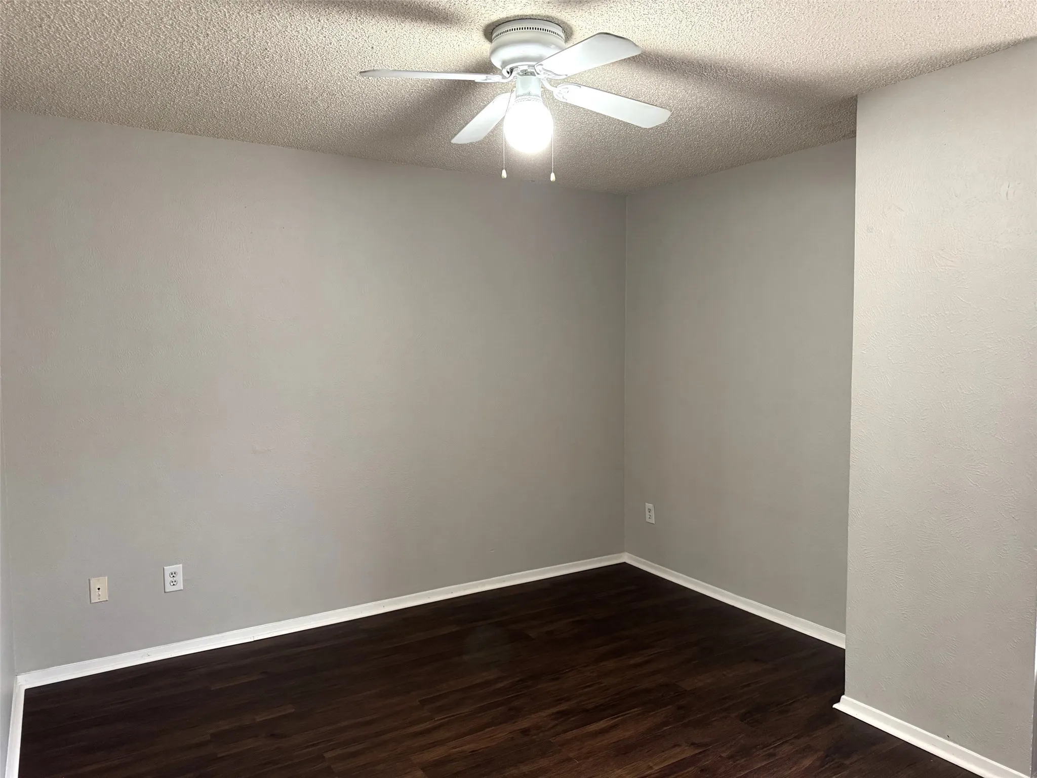 Townhouse For Rent in Denton County , 1131 Dallas Drive, Denton, Texas 76205, 2 Bedroom, 3 Bathroom, Garage spaces, 1,102 Sqft, built in 1982, mls#21410361, Real Estate Agent in Denton, Homes For Rent in Denton county, Homes For Rent in Denton, Realtor in Denton Texas, Real Estate Brokerage Independent Realty Texas, Luminita Cordes Realtor