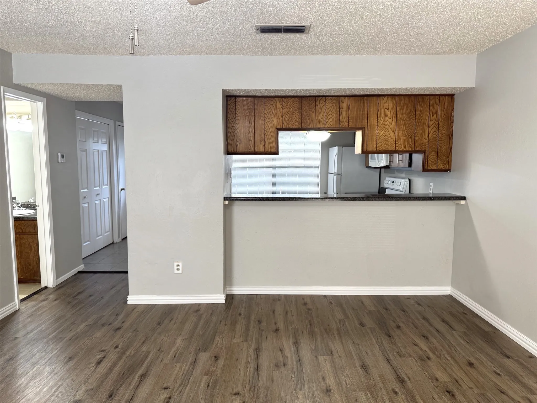 Townhouse For Rent in Denton County , 1131 Dallas Drive, Denton, Texas 76205, 2 Bedroom, 3 Bathroom, Garage spaces, 1,102 Sqft, built in 1982, mls#21410361, Real Estate Agent in Denton, Homes For Rent in Denton county, Homes For Rent in Denton, Realtor in Denton Texas, Real Estate Brokerage Independent Realty Texas, Luminita Cordes Realtor