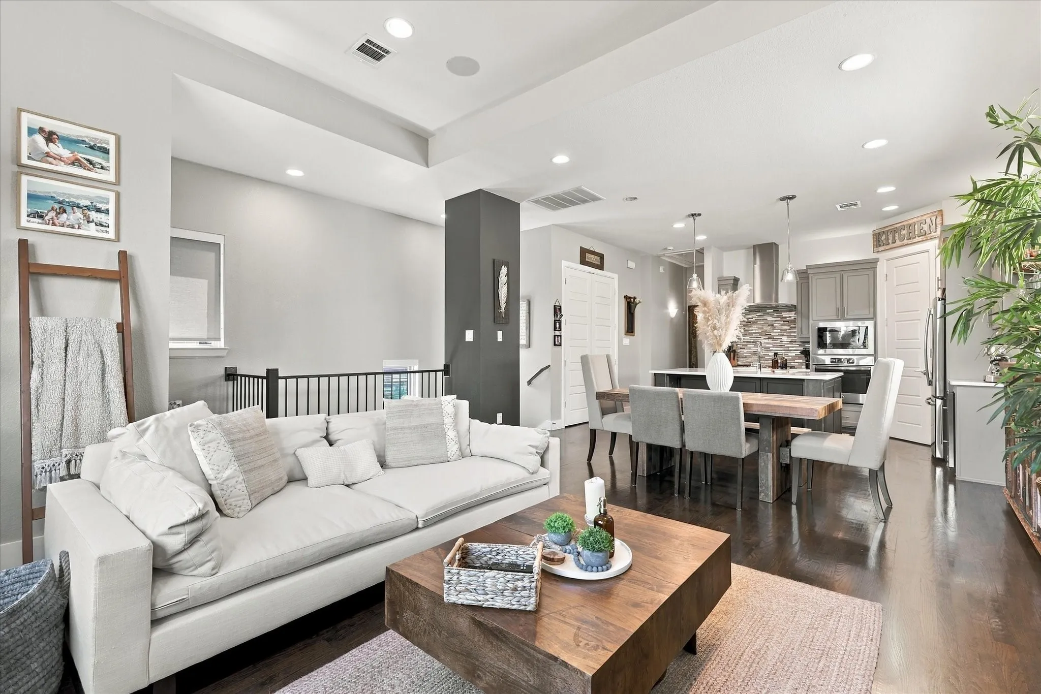 Single Family Residence For Rent in Dallas County , 7846 Verona Place, Dallas, Texas 75231, 3 Bedroom, 3 Bathroom, 2 Garage spaces, 1,744 Sqft, built in 2017, mls#21410749, Real Estate Agent in Dallas, Homes For Rent in Dallas county, Homes For Rent in Dallas, Realtor in Dallas Texas, Real Estate Brokerage Independent Realty Texas, Luminita Cordes Realtor