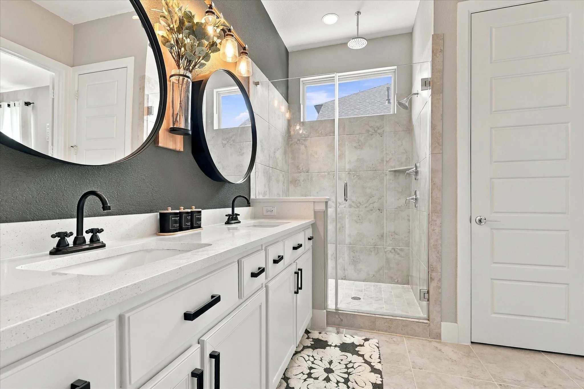 Single Family Residence For Rent in Dallas County , 7846 Verona Place, Dallas, Texas 75231, 3 Bedroom, 3 Bathroom, 2 Garage spaces, 1,744 Sqft, built in 2017, mls#21410749, Real Estate Agent in Dallas, Homes For Rent in Dallas county, Homes For Rent in Dallas, Realtor in Dallas Texas, Real Estate Brokerage Independent Realty Texas, Luminita Cordes Realtor