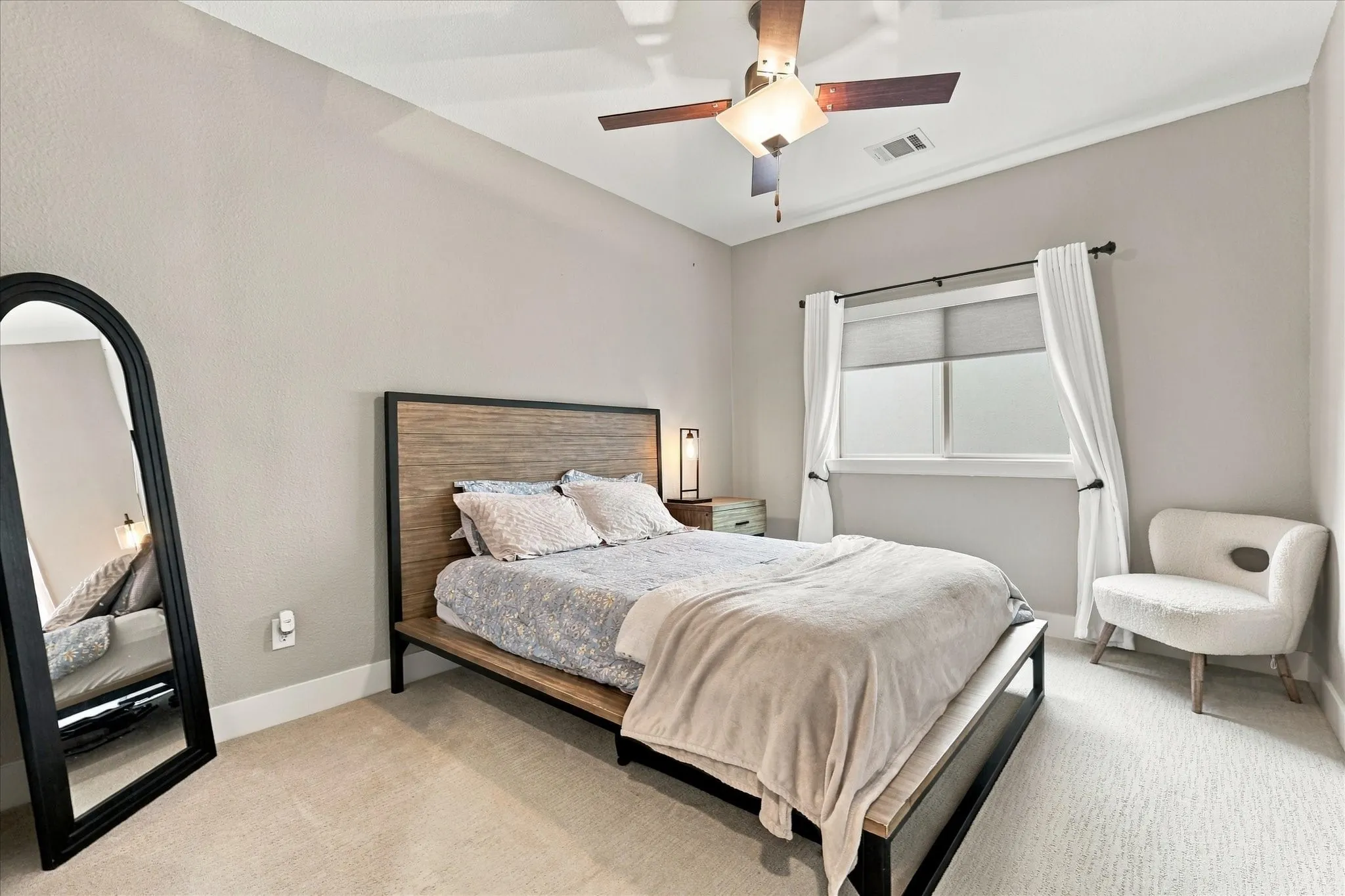 Single Family Residence For Rent in Dallas County , 7846 Verona Place, Dallas, Texas 75231, 3 Bedroom, 3 Bathroom, 2 Garage spaces, 1,744 Sqft, built in 2017, mls#21410749, Real Estate Agent in Dallas, Homes For Rent in Dallas county, Homes For Rent in Dallas, Realtor in Dallas Texas, Real Estate Brokerage Independent Realty Texas, Luminita Cordes Realtor
