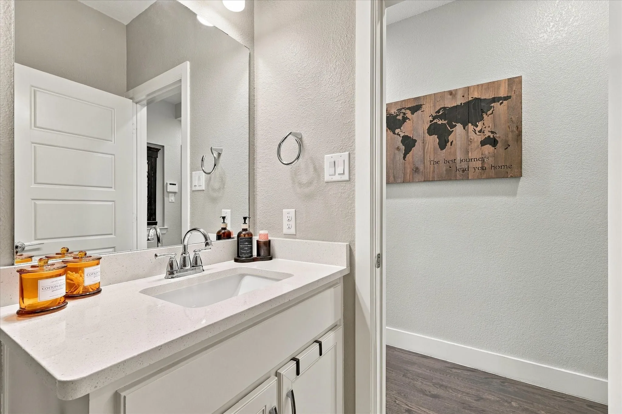 Single Family Residence For Rent in Dallas County , 7846 Verona Place, Dallas, Texas 75231, 3 Bedroom, 3 Bathroom, 2 Garage spaces, 1,744 Sqft, built in 2017, mls#21410749, Real Estate Agent in Dallas, Homes For Rent in Dallas county, Homes For Rent in Dallas, Realtor in Dallas Texas, Real Estate Brokerage Independent Realty Texas, Luminita Cordes Realtor