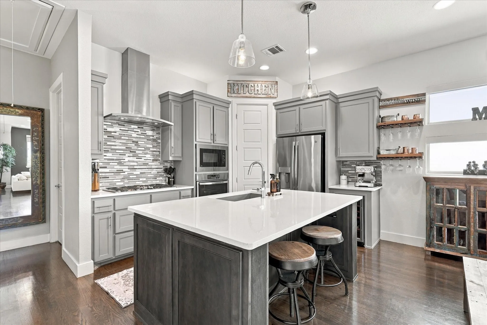 Single Family Residence For Rent in Dallas County , 7846 Verona Place, Dallas, Texas 75231, 3 Bedroom, 3 Bathroom, 2 Garage spaces, 1,744 Sqft, built in 2017, mls#21410749, Real Estate Agent in Dallas, Homes For Rent in Dallas county, Homes For Rent in Dallas, Realtor in Dallas Texas, Real Estate Brokerage Independent Realty Texas, Luminita Cordes Realtor
