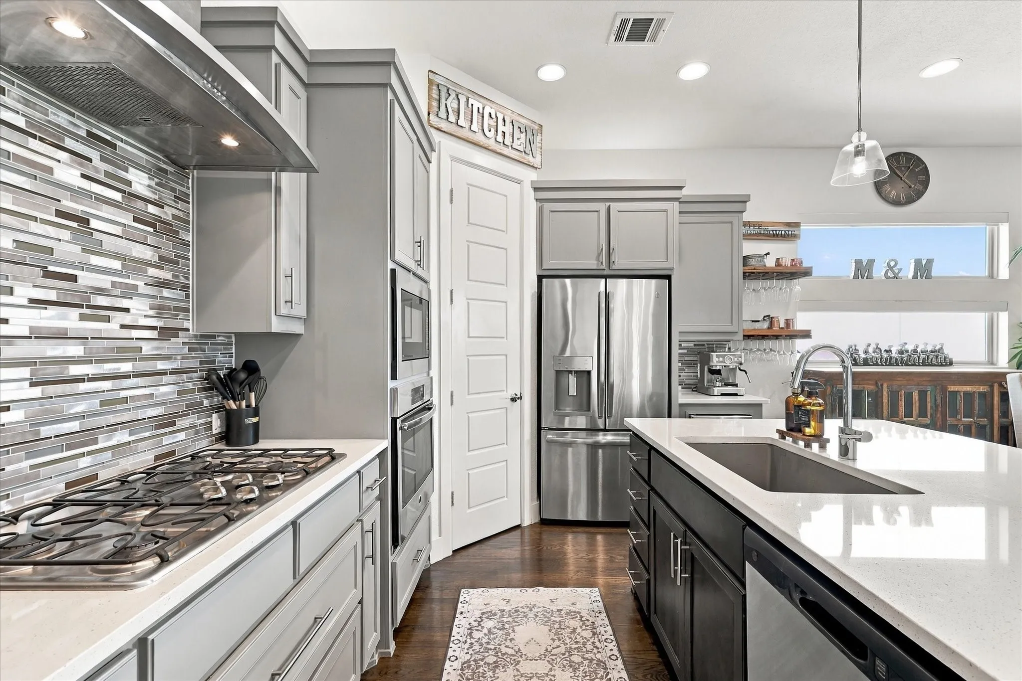 Single Family Residence For Rent in Dallas County , 7846 Verona Place, Dallas, Texas 75231, 3 Bedroom, 3 Bathroom, 2 Garage spaces, 1,744 Sqft, built in 2017, mls#21410749, Real Estate Agent in Dallas, Homes For Rent in Dallas county, Homes For Rent in Dallas, Realtor in Dallas Texas, Real Estate Brokerage Independent Realty Texas, Luminita Cordes Realtor