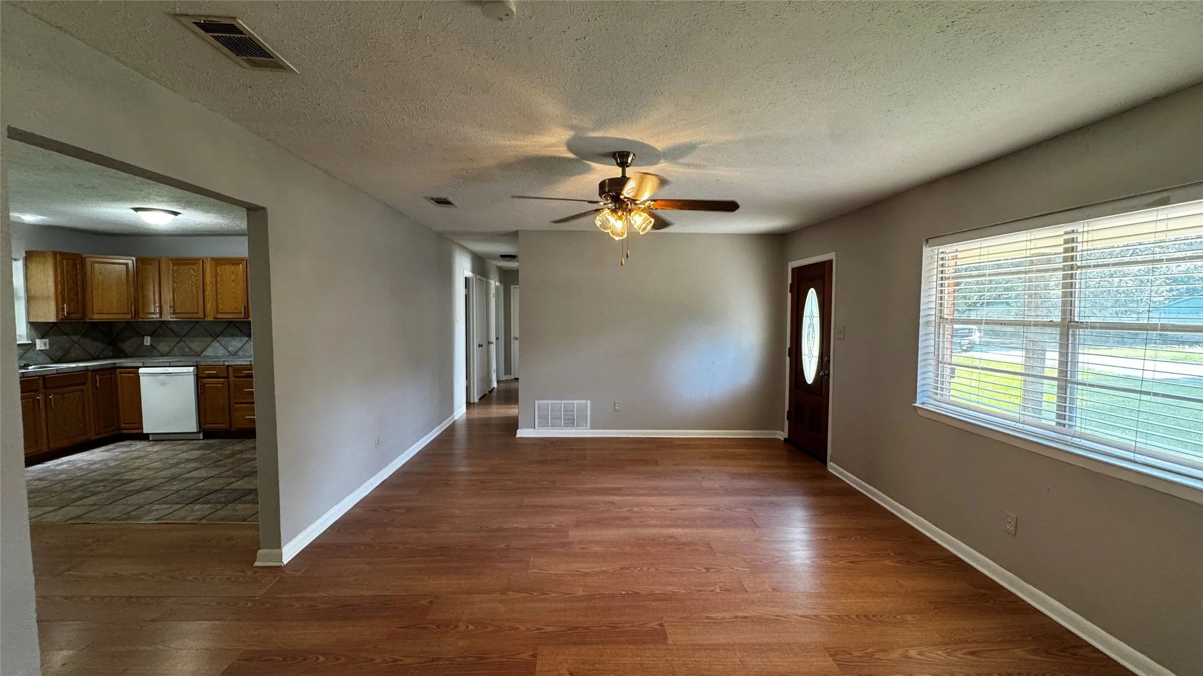 Single Family Residence For Rent in Navarro County , 3515 Kings Circle, Corsicana, Texas 75110, 3 Bedroom, 2 Bathroom, Garage spaces, 1,616 Sqft, built in 1978, mls#21410983, Real Estate Agent in Corsicana, Homes For Rent in Navarro county, Homes For Rent in Corsicana, Realtor in Corsicana Texas, Real Estate Brokerage Independent Realty Texas, Luminita Cordes Realtor