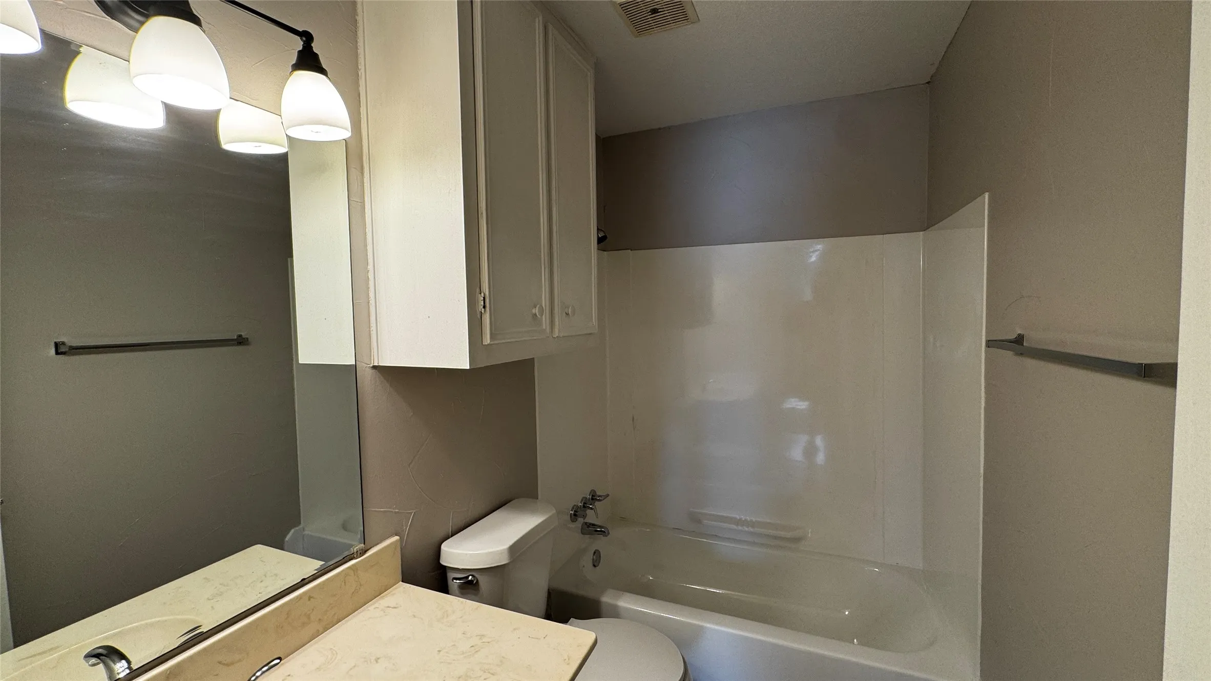 Single Family Residence For Rent in Navarro County , 3515 Kings Circle, Corsicana, Texas 75110, 3 Bedroom, 2 Bathroom, Garage spaces, 1,616 Sqft, built in 1978, mls#21410983, Real Estate Agent in Corsicana, Homes For Rent in Navarro county, Homes For Rent in Corsicana, Realtor in Corsicana Texas, Real Estate Brokerage Independent Realty Texas, Luminita Cordes Realtor