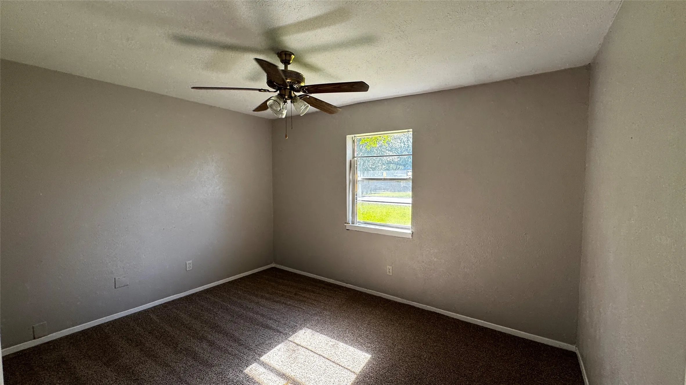 Single Family Residence For Rent in Navarro County , 3515 Kings Circle, Corsicana, Texas 75110, 3 Bedroom, 2 Bathroom, Garage spaces, 1,616 Sqft, built in 1978, mls#21410983, Real Estate Agent in Corsicana, Homes For Rent in Navarro county, Homes For Rent in Corsicana, Realtor in Corsicana Texas, Real Estate Brokerage Independent Realty Texas, Luminita Cordes Realtor