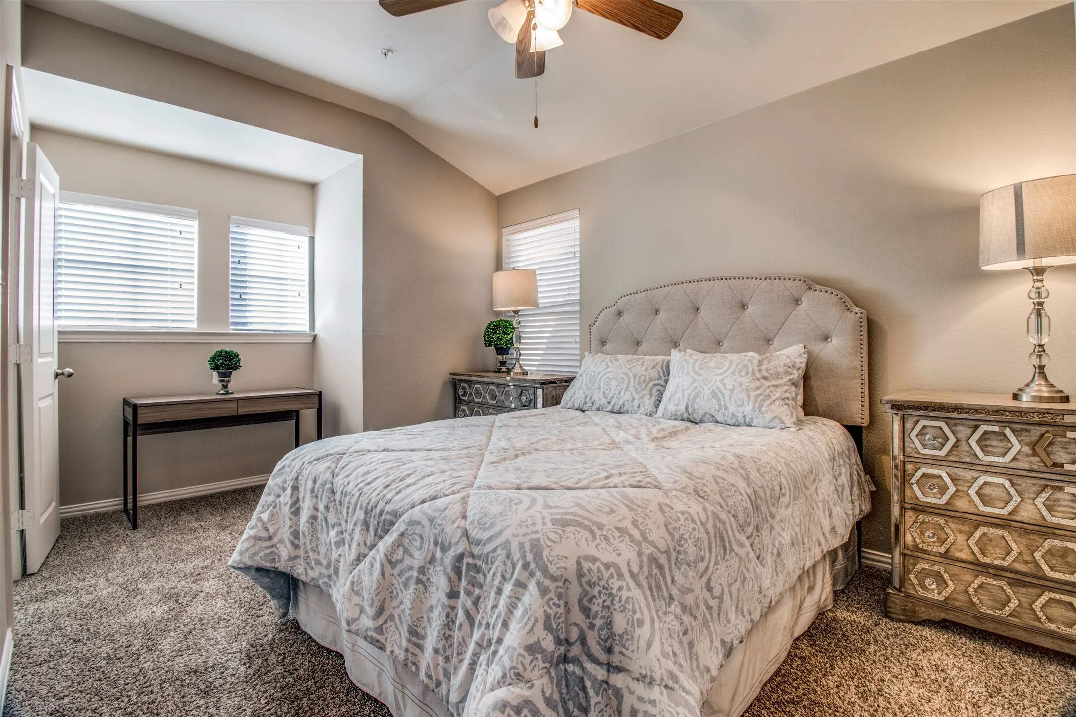 Condominium For Rent in Collin County , 310 N Chestnut Street 4, Mc Kinney, Texas 75069, 3 Bedroom, 3 Bathroom, 2 Garage spaces, 1,250 Sqft, built in 2015, mls#21410985, Real Estate Agent in Mc Kinney, Homes For Rent in Collin county, Homes For Rent in Mc Kinney, Realtor in Mc Kinney Texas, Real Estate Brokerage Independent Realty Texas, Luminita Cordes Realtor