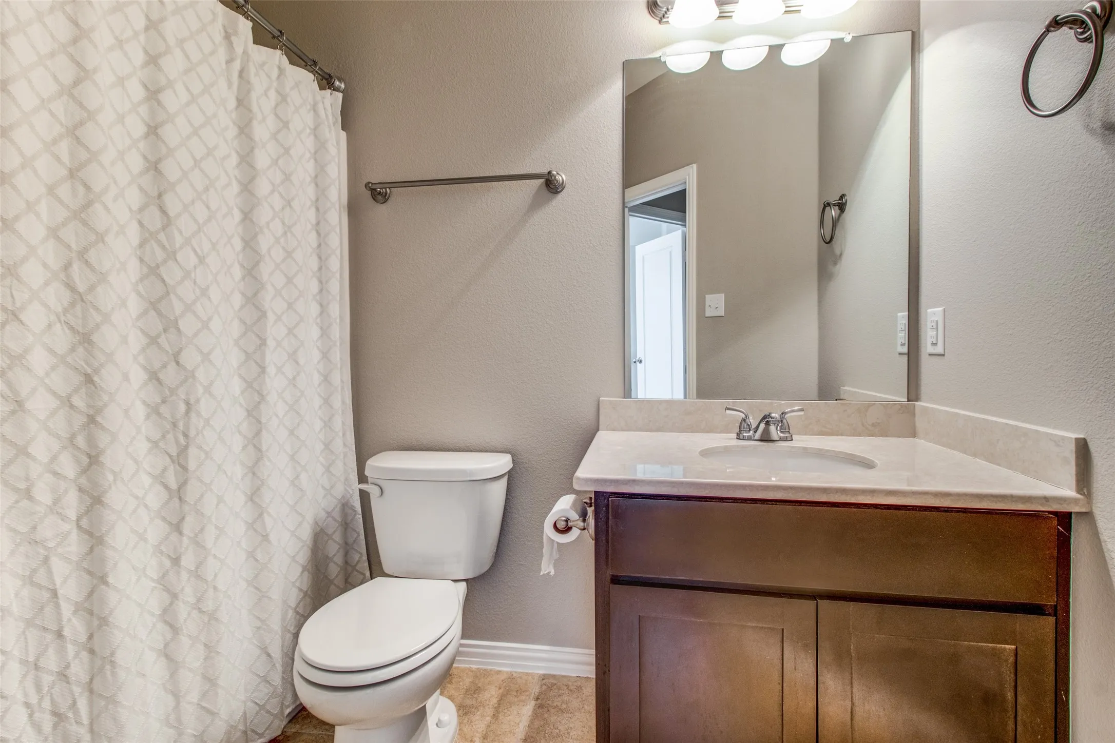 Condominium For Rent in Collin County , 310 N Chestnut Street 4, Mc Kinney, Texas 75069, 3 Bedroom, 3 Bathroom, 2 Garage spaces, 1,250 Sqft, built in 2015, mls#21410985, Real Estate Agent in Mc Kinney, Homes For Rent in Collin county, Homes For Rent in Mc Kinney, Realtor in Mc Kinney Texas, Real Estate Brokerage Independent Realty Texas, Luminita Cordes Realtor
