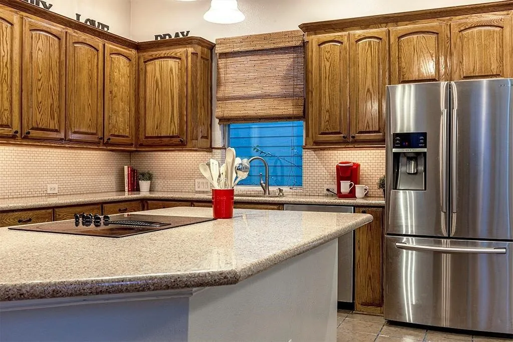 Single Family Residence For Sale in Tarrant County , 802 Moose Hollow Lane, Euless, Texas 76039, 3 Bedroom, 3 Bathroom, 2 Garage spaces, 2,375 Sqft, built in 2002, mls#21410838, Real Estate Agent in Euless, Homes For Sale in Tarrant county, Homes For Sale in Euless, Realtor in Euless Texas, Real Estate Brokerage Independent Realty Texas, Luminita Cordes Realtor