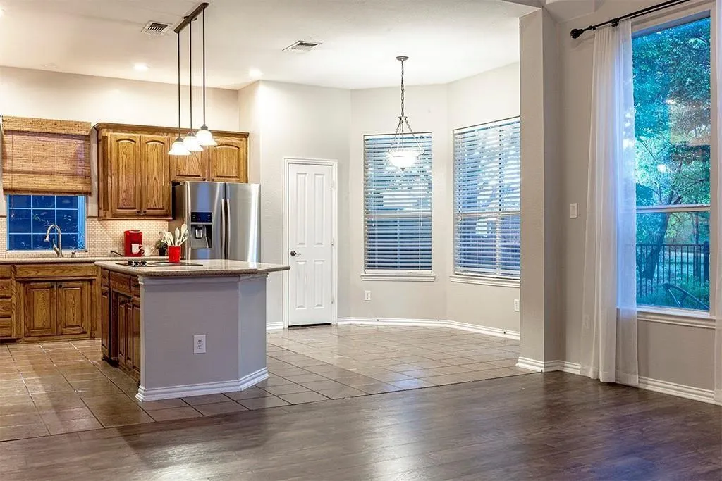 Single Family Residence For Sale in Tarrant County , 802 Moose Hollow Lane, Euless, Texas 76039, 3 Bedroom, 3 Bathroom, 2 Garage spaces, 2,375 Sqft, built in 2002, mls#21410838, Real Estate Agent in Euless, Homes For Sale in Tarrant county, Homes For Sale in Euless, Realtor in Euless Texas, Real Estate Brokerage Independent Realty Texas, Luminita Cordes Realtor