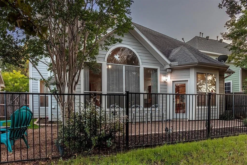 Single Family Residence For Sale in Tarrant County , 802 Moose Hollow Lane, Euless, Texas 76039, 3 Bedroom, 3 Bathroom, 2 Garage spaces, 2,375 Sqft, built in 2002, mls#21410838, Real Estate Agent in Euless, Homes For Sale in Tarrant county, Homes For Sale in Euless, Realtor in Euless Texas, Real Estate Brokerage Independent Realty Texas, Luminita Cordes Realtor