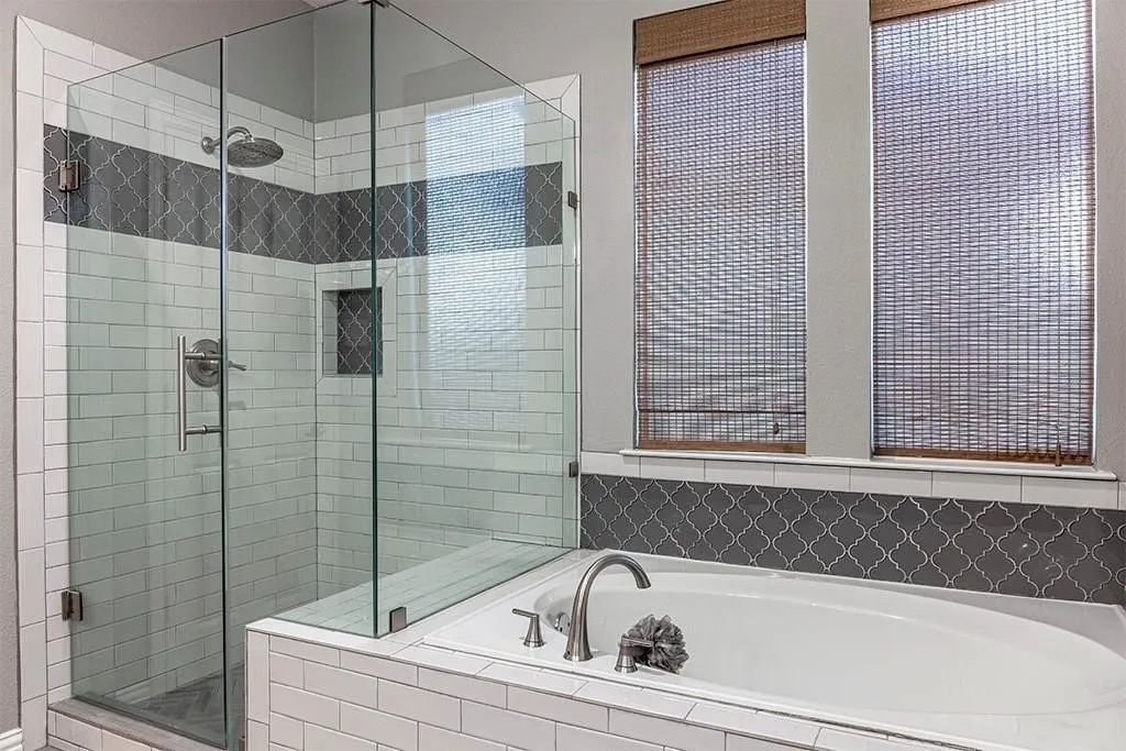 Single Family Residence For Sale in Tarrant County , 802 Moose Hollow Lane, Euless, Texas 76039, 3 Bedroom, 3 Bathroom, 2 Garage spaces, 2,375 Sqft, built in 2002, mls#21410838, Real Estate Agent in Euless, Homes For Sale in Tarrant county, Homes For Sale in Euless, Realtor in Euless Texas, Real Estate Brokerage Independent Realty Texas, Luminita Cordes Realtor