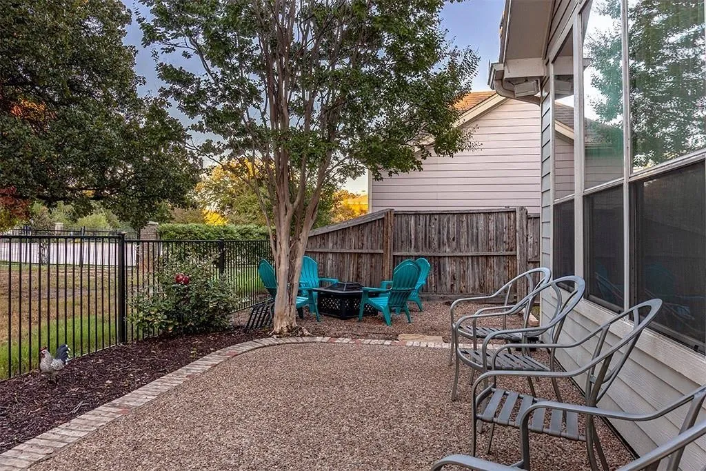 Single Family Residence For Sale in Tarrant County , 802 Moose Hollow Lane, Euless, Texas 76039, 3 Bedroom, 3 Bathroom, 2 Garage spaces, 2,375 Sqft, built in 2002, mls#21410838, Real Estate Agent in Euless, Homes For Sale in Tarrant county, Homes For Sale in Euless, Realtor in Euless Texas, Real Estate Brokerage Independent Realty Texas, Luminita Cordes Realtor