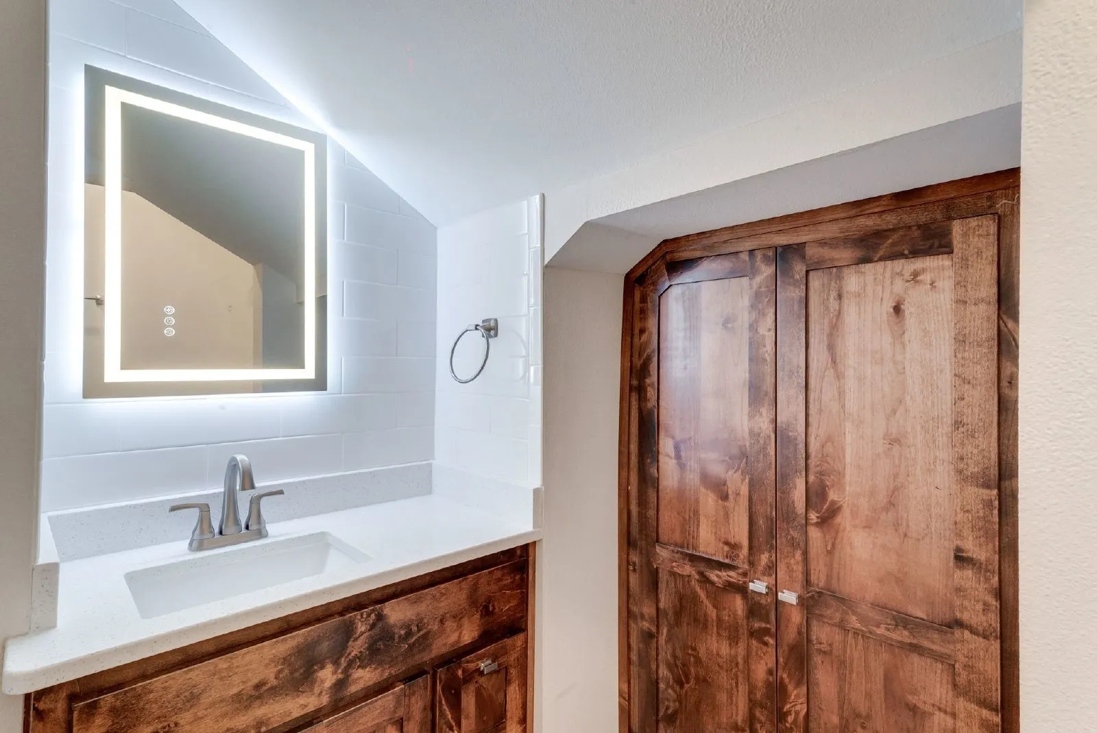 Apartment For Rent in Erath County , 216 S Devine Street, Stephenville, Texas 76401, 1 Bedroom, 1 Bathroom, Garage spaces, 502 Sqft, built in 1920, mls#21410988, Real Estate Agent in Stephenville, Homes For Rent in Erath county, Homes For Rent in Stephenville, Realtor in Stephenville Texas, Real Estate Brokerage Independent Realty Texas, Luminita Cordes Realtor