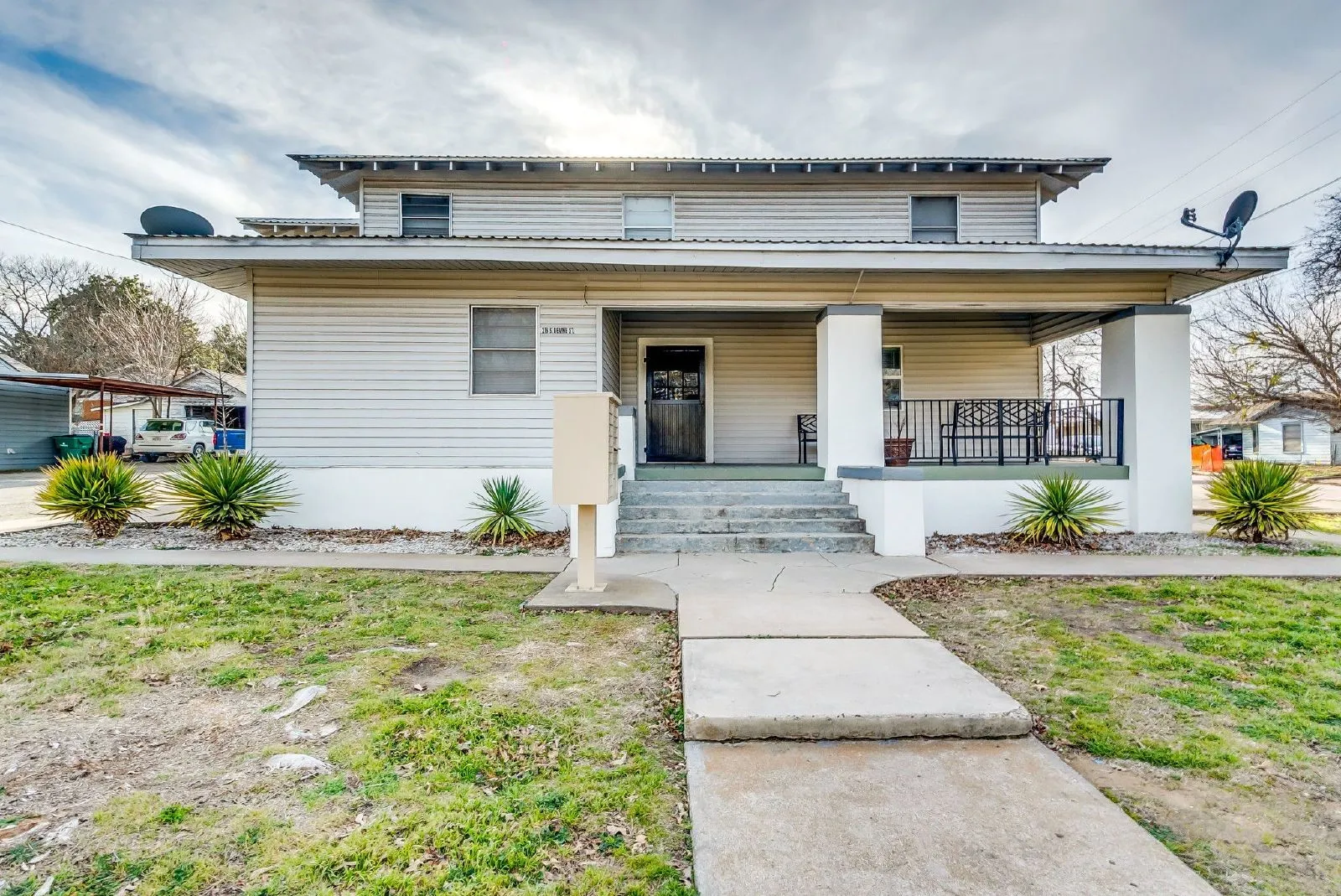 Apartment For Rent in Erath County , 216 S Devine Street, Stephenville, Texas 76401, 1 Bedroom, 1 Bathroom, Garage spaces, 502 Sqft, built in 1920, mls#21410988, Real Estate Agent in Stephenville, Homes For Rent in Erath county, Homes For Rent in Stephenville, Realtor in Stephenville Texas, Real Estate Brokerage Independent Realty Texas, Luminita Cordes Realtor
