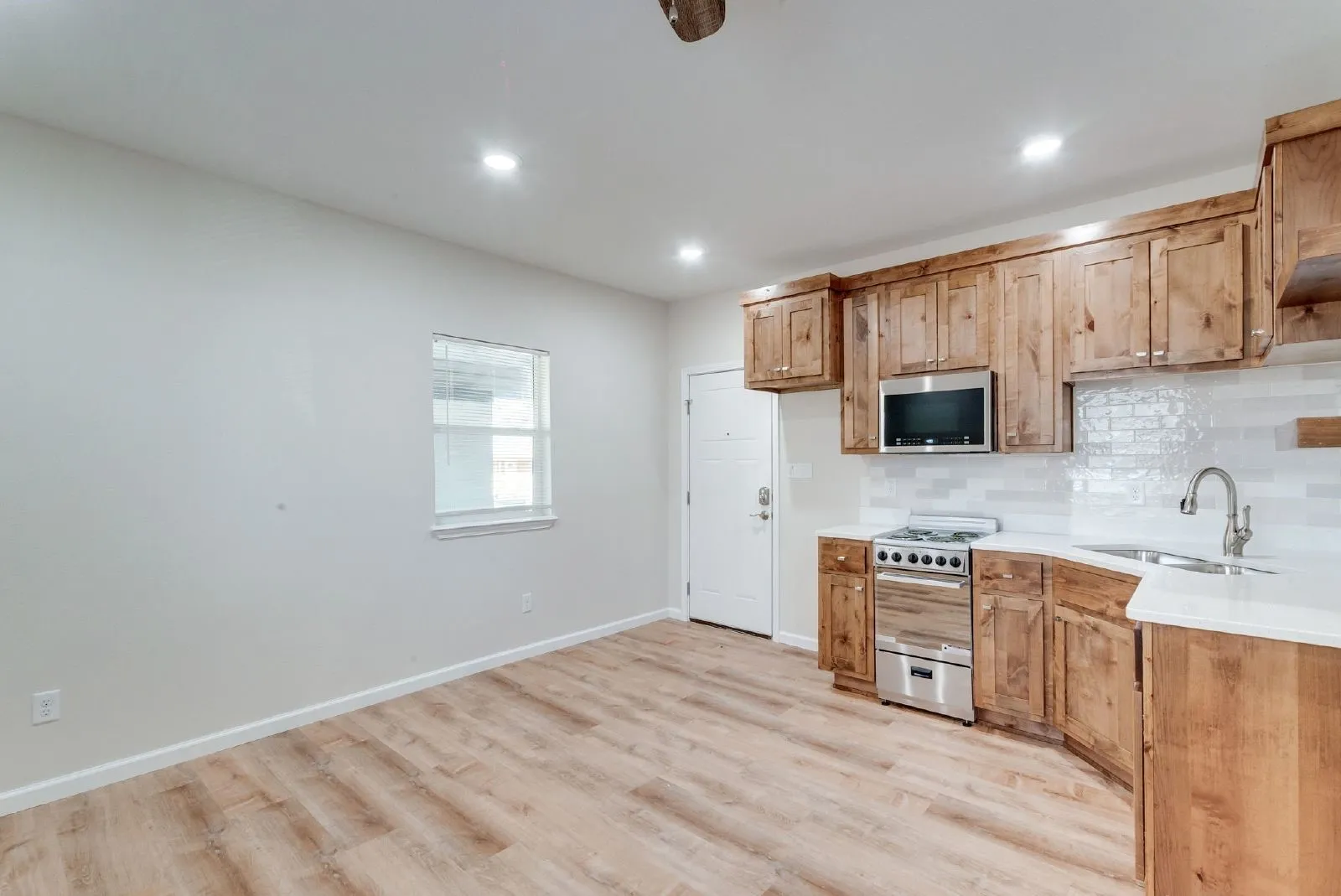 Apartment For Rent in Erath County , 216 S Devine Street, Stephenville, Texas 76401, 1 Bedroom, 1 Bathroom, Garage spaces, 502 Sqft, built in 1920, mls#21410988, Real Estate Agent in Stephenville, Homes For Rent in Erath county, Homes For Rent in Stephenville, Realtor in Stephenville Texas, Real Estate Brokerage Independent Realty Texas, Luminita Cordes Realtor