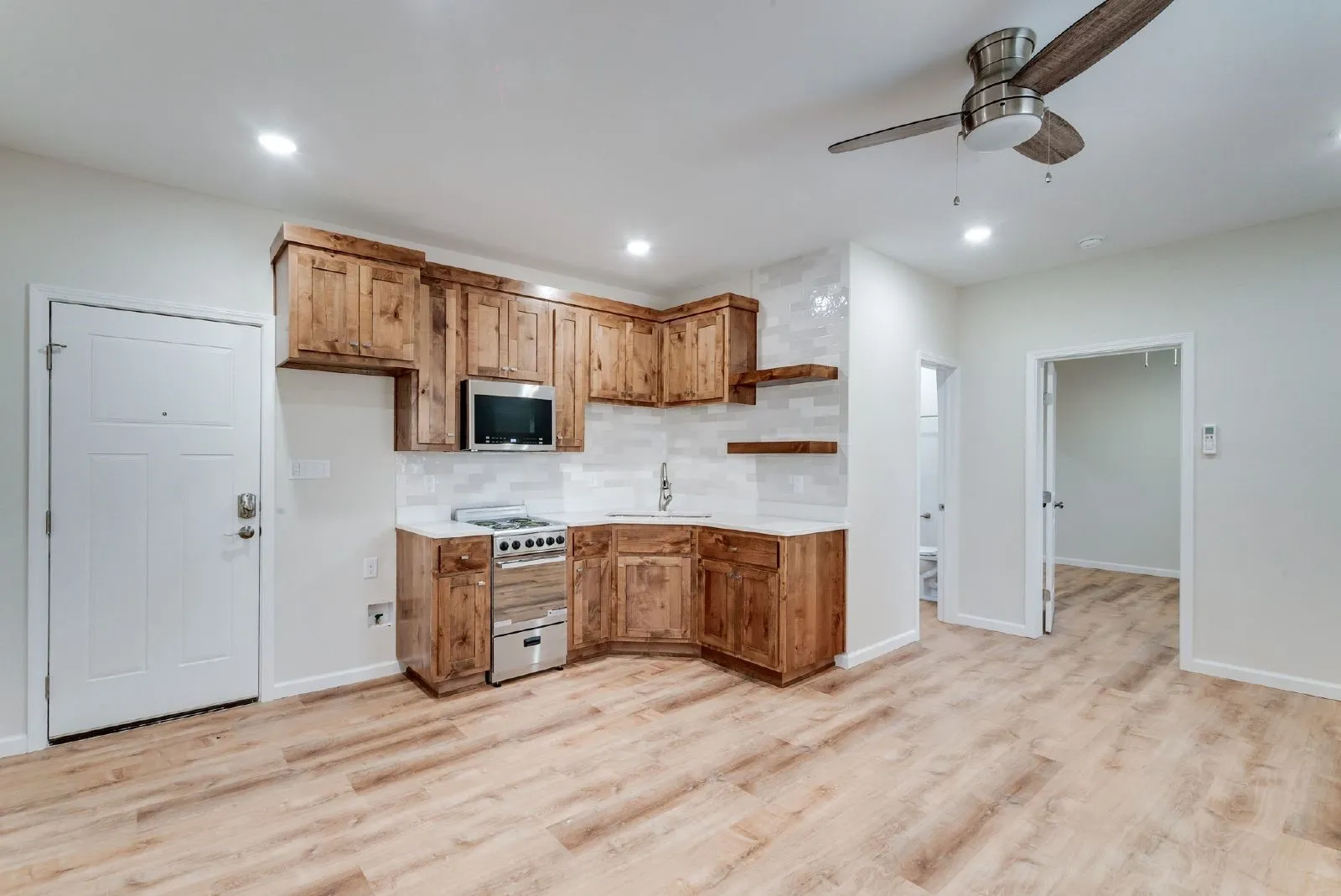 Apartment For Rent in Erath County , 216 S Devine Street, Stephenville, Texas 76401, 1 Bedroom, 1 Bathroom, Garage spaces, 502 Sqft, built in 1920, mls#21410988, Real Estate Agent in Stephenville, Homes For Rent in Erath county, Homes For Rent in Stephenville, Realtor in Stephenville Texas, Real Estate Brokerage Independent Realty Texas, Luminita Cordes Realtor