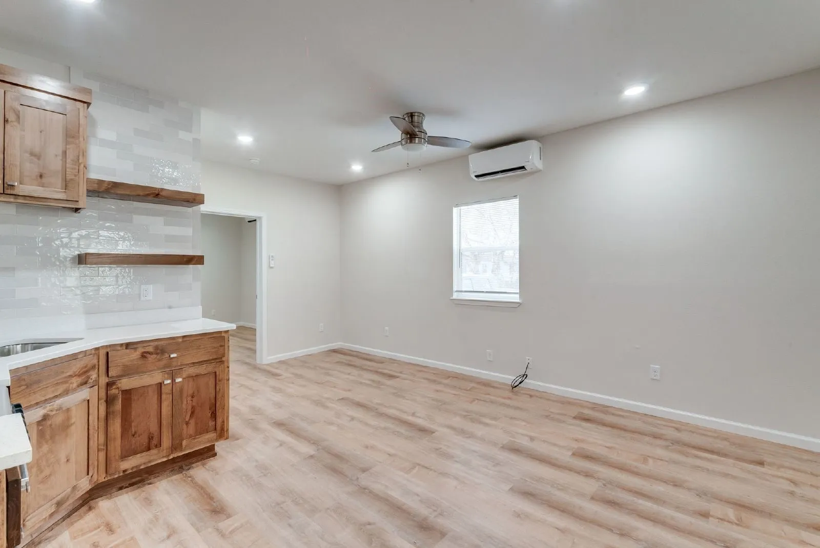 Apartment For Rent in Erath County , 216 S Devine Street, Stephenville, Texas 76401, 1 Bedroom, 1 Bathroom, Garage spaces, 502 Sqft, built in 1920, mls#21410988, Real Estate Agent in Stephenville, Homes For Rent in Erath county, Homes For Rent in Stephenville, Realtor in Stephenville Texas, Real Estate Brokerage Independent Realty Texas, Luminita Cordes Realtor