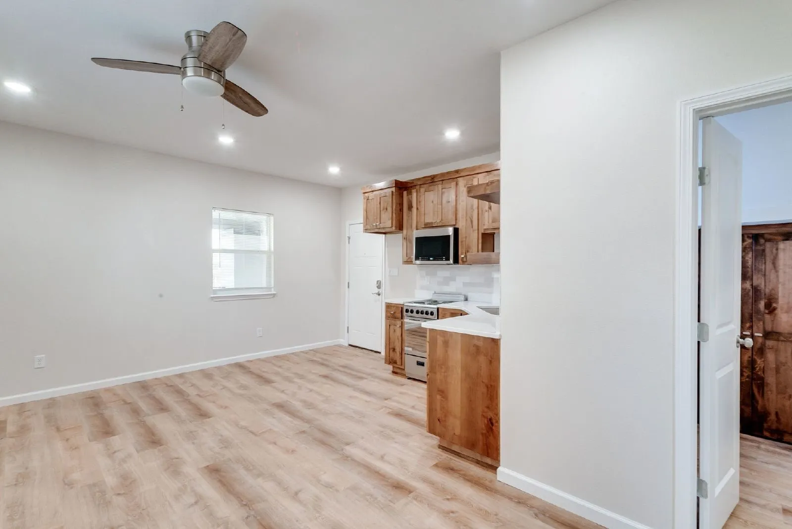 Apartment For Rent in Erath County , 216 S Devine Street, Stephenville, Texas 76401, 1 Bedroom, 1 Bathroom, Garage spaces, 502 Sqft, built in 1920, mls#21410988, Real Estate Agent in Stephenville, Homes For Rent in Erath county, Homes For Rent in Stephenville, Realtor in Stephenville Texas, Real Estate Brokerage Independent Realty Texas, Luminita Cordes Realtor