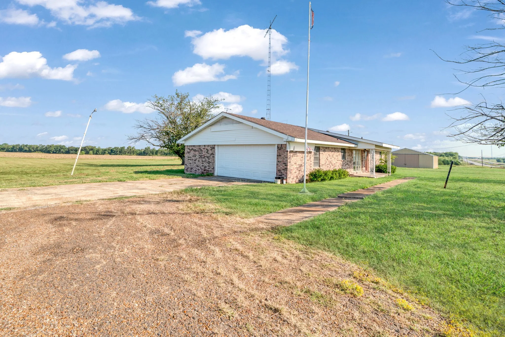 Single Family Residence For Sale in Delta County , 7015 Texas 24 Highway, Cooper, Texas 75432, 3 Bedroom, 2 Bathroom, 2 Garage spaces, 1,600 Sqft, built in 1966, mls#21410943, Real Estate Agent in Cooper, Homes For Sale in Delta county, Homes For Sale in Cooper, Realtor in Cooper Texas, Real Estate Brokerage Independent Realty Texas, Luminita Cordes Realtor
