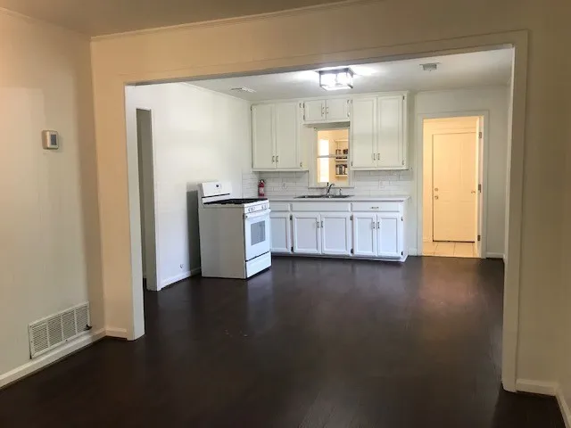 Single Family Residence For Rent in Collin County , 204 S Church Street, Prosper, Texas 75078, 2 Bedroom, 1 Bathroom, Garage spaces, 1,274 Sqft, built in 1961, mls#21410996, Real Estate Agent in Prosper, Homes For Rent in Collin county, Homes For Rent in Prosper, Realtor in Prosper Texas, Real Estate Brokerage Independent Realty Texas, Luminita Cordes Realtor
