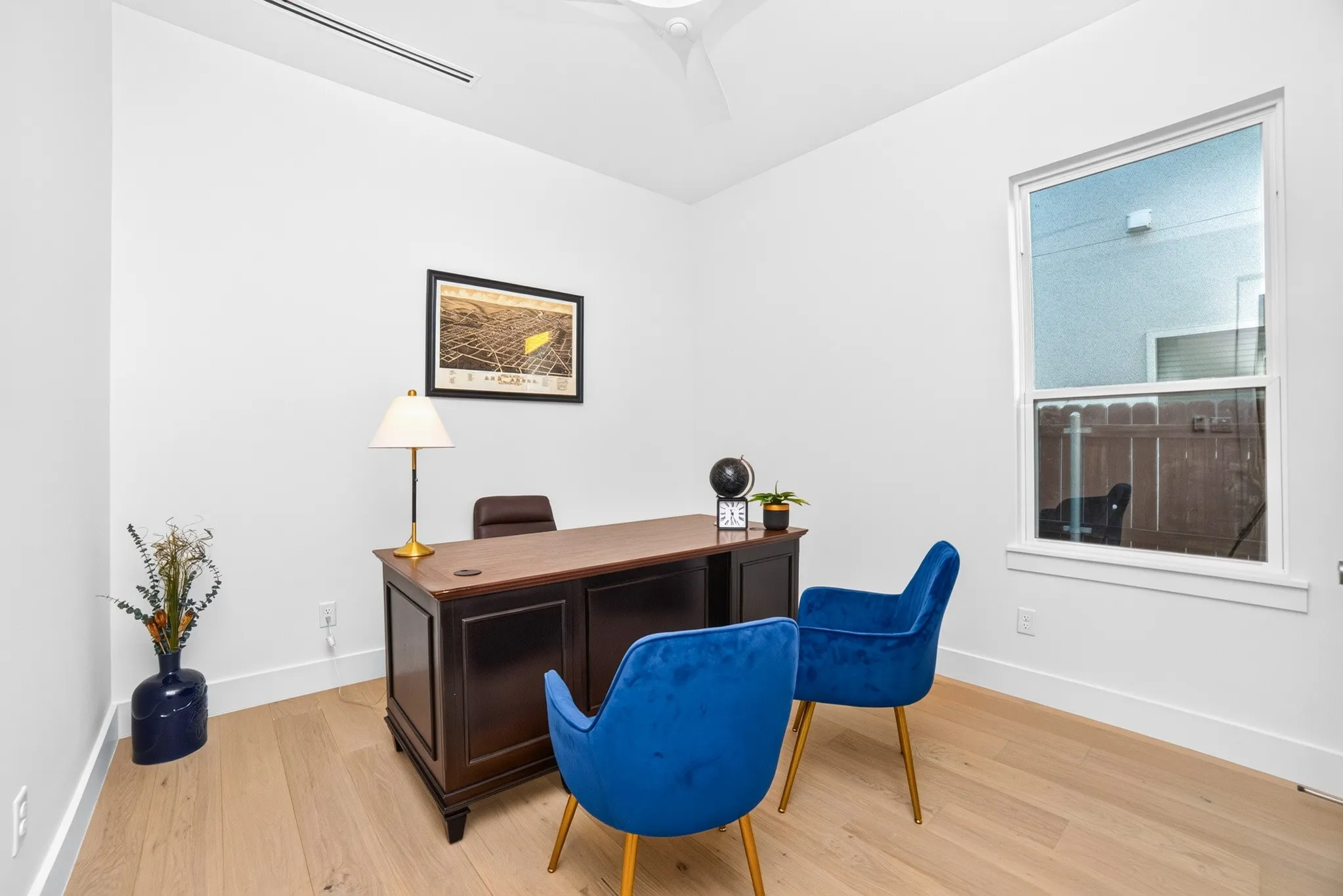 Neutral-toned room featuring wide-plank wood-finish flooring, a single-hung window, recessed ceiling lighting, and a white ceiling fan
