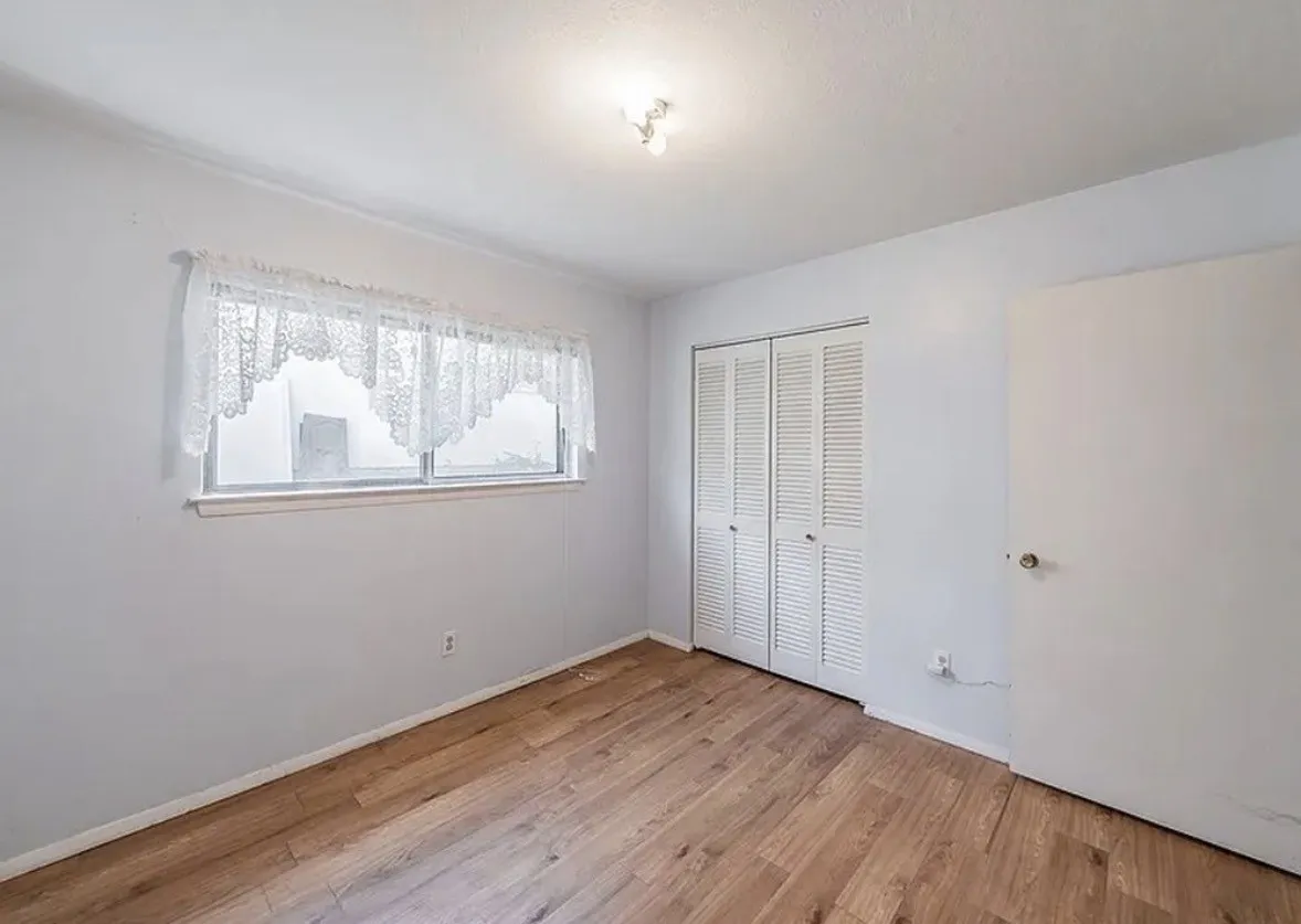 Single Family Residence For Sale in Tarrant County , 1112 Paula Drive, Arlington, Texas 76012, 3 Bedroom, 2 Bathroom, 2 Garage spaces, 1,267 Sqft, built in 1962, mls#21411002, Real Estate Agent in Arlington, Homes For Sale in Tarrant county, Homes For Sale in Arlington, Realtor in Arlington Texas, Real Estate Brokerage Independent Realty Texas, Luminita Cordes Realtor