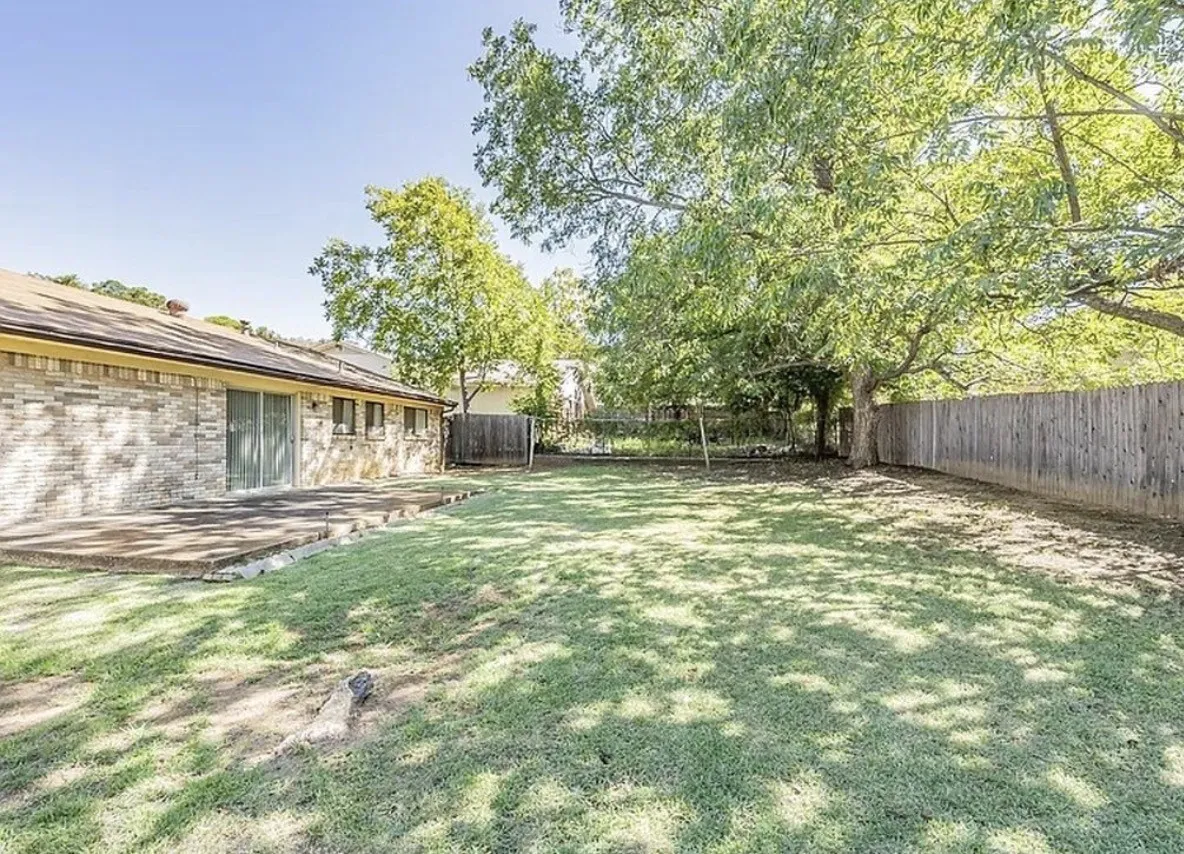 Single Family Residence For Sale in Tarrant County , 1112 Paula Drive, Arlington, Texas 76012, 3 Bedroom, 2 Bathroom, 2 Garage spaces, 1,267 Sqft, built in 1962, mls#21411002, Real Estate Agent in Arlington, Homes For Sale in Tarrant county, Homes For Sale in Arlington, Realtor in Arlington Texas, Real Estate Brokerage Independent Realty Texas, Luminita Cordes Realtor