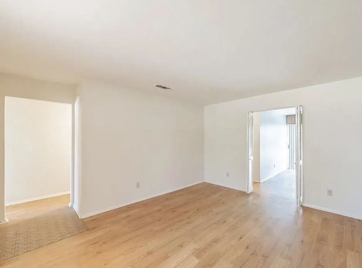 Single Family Residence For Sale in Tarrant County , 1112 Paula Drive, Arlington, Texas 76012, 3 Bedroom, 2 Bathroom, 2 Garage spaces, 1,267 Sqft, built in 1962, mls#21411002, Real Estate Agent in Arlington, Homes For Sale in Tarrant county, Homes For Sale in Arlington, Realtor in Arlington Texas, Real Estate Brokerage Independent Realty Texas, Luminita Cordes Realtor