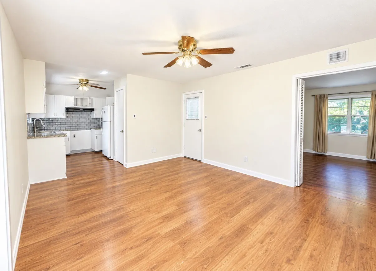 Single Family Residence For Sale in Tarrant County , 1112 Paula Drive, Arlington, Texas 76012, 3 Bedroom, 2 Bathroom, 2 Garage spaces, 1,267 Sqft, built in 1962, mls#21411002, Real Estate Agent in Arlington, Homes For Sale in Tarrant county, Homes For Sale in Arlington, Realtor in Arlington Texas, Real Estate Brokerage Independent Realty Texas, Luminita Cordes Realtor