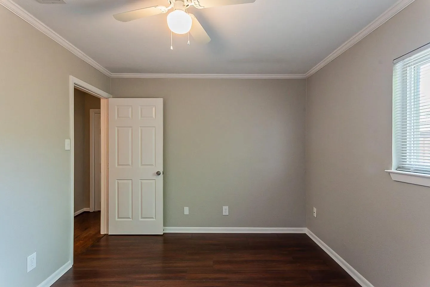 Single Family Residence For Sale in Denton County , 4917 Ashlock Drive, The Colony, Texas 75056, 3 Bedroom, 3 Bathroom, 2 Garage spaces, 1,388 Sqft, built in 1978, mls#21409957, Real Estate Agent in The Colony, Homes For Sale in Denton county, Homes For Sale in The Colony, Realtor in The Colony Texas, Real Estate Brokerage Independent Realty Texas, Luminita Cordes Realtor