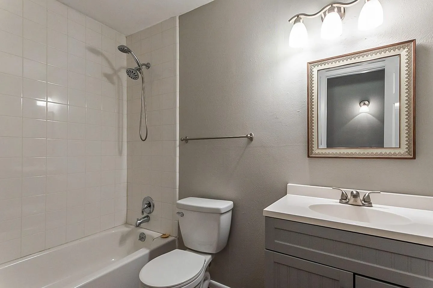 Single Family Residence For Sale in Denton County , 4917 Ashlock Drive, The Colony, Texas 75056, 3 Bedroom, 3 Bathroom, 2 Garage spaces, 1,388 Sqft, built in 1978, mls#21409957, Real Estate Agent in The Colony, Homes For Sale in Denton county, Homes For Sale in The Colony, Realtor in The Colony Texas, Real Estate Brokerage Independent Realty Texas, Luminita Cordes Realtor