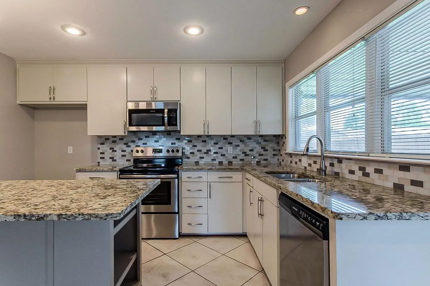Single Family Residence For Sale in Denton County , 4917 Ashlock Drive, The Colony, Texas 75056, 3 Bedroom, 3 Bathroom, 2 Garage spaces, 1,388 Sqft, built in 1978, mls#21409957, Real Estate Agent in The Colony, Homes For Sale in Denton county, Homes For Sale in The Colony, Realtor in The Colony Texas, Real Estate Brokerage Independent Realty Texas, Luminita Cordes Realtor